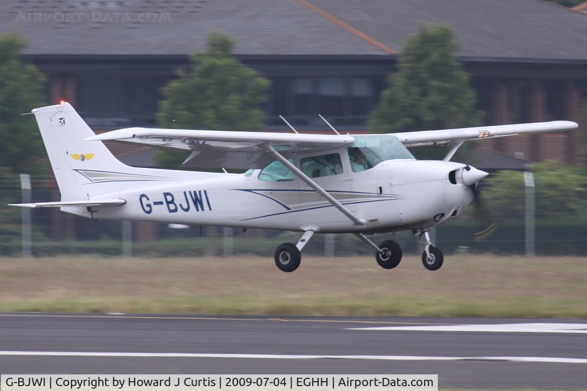 G-BJWI, 1982 Reims F172P Skyhawk C/N 2172, Privately owned.
