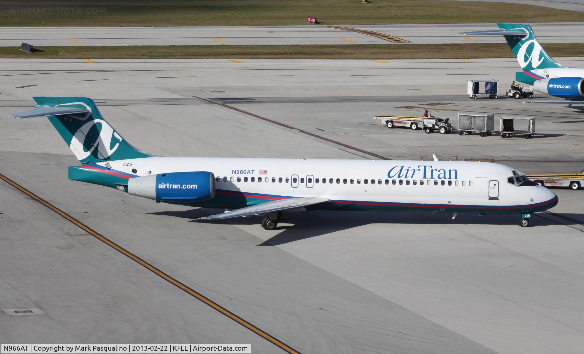 N966AT, 2001 Boeing 717-200 C/N 55027, Boeing 717-200