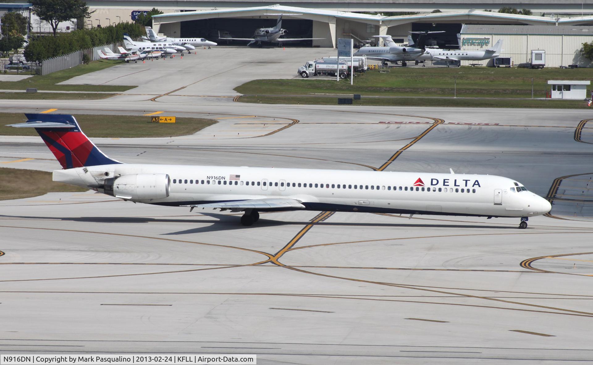 N916DN, 1996 McDonnell Douglas MD-90-30 C/N 53396, MD-90-30