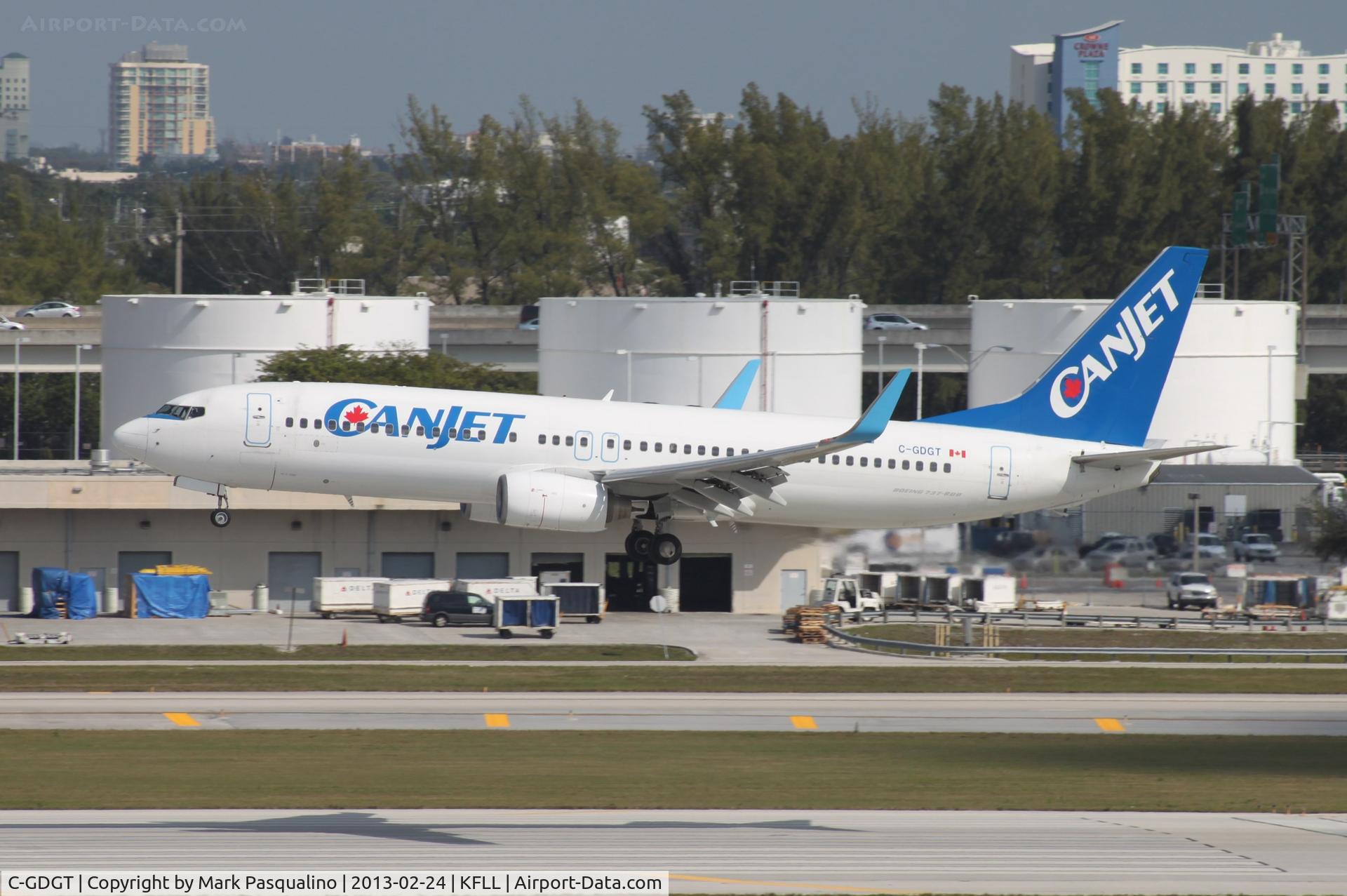 C-GDGT, 2007 Boeing 737-8Q8 C/N 30724, Boeing 737-800