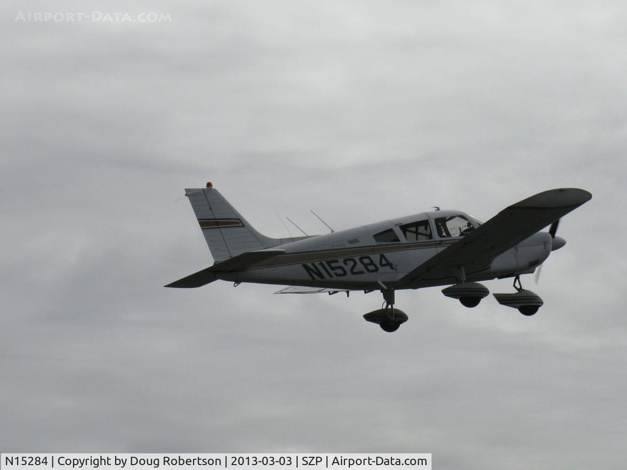 N15284, 1972 Piper PA-28-180 Cherokee C/N 28-7305049, 1972 Piper PA-28-180 CHEROKEE, Lycoming O&VO-360 180 Hp, takeoff climb Rwy 22
