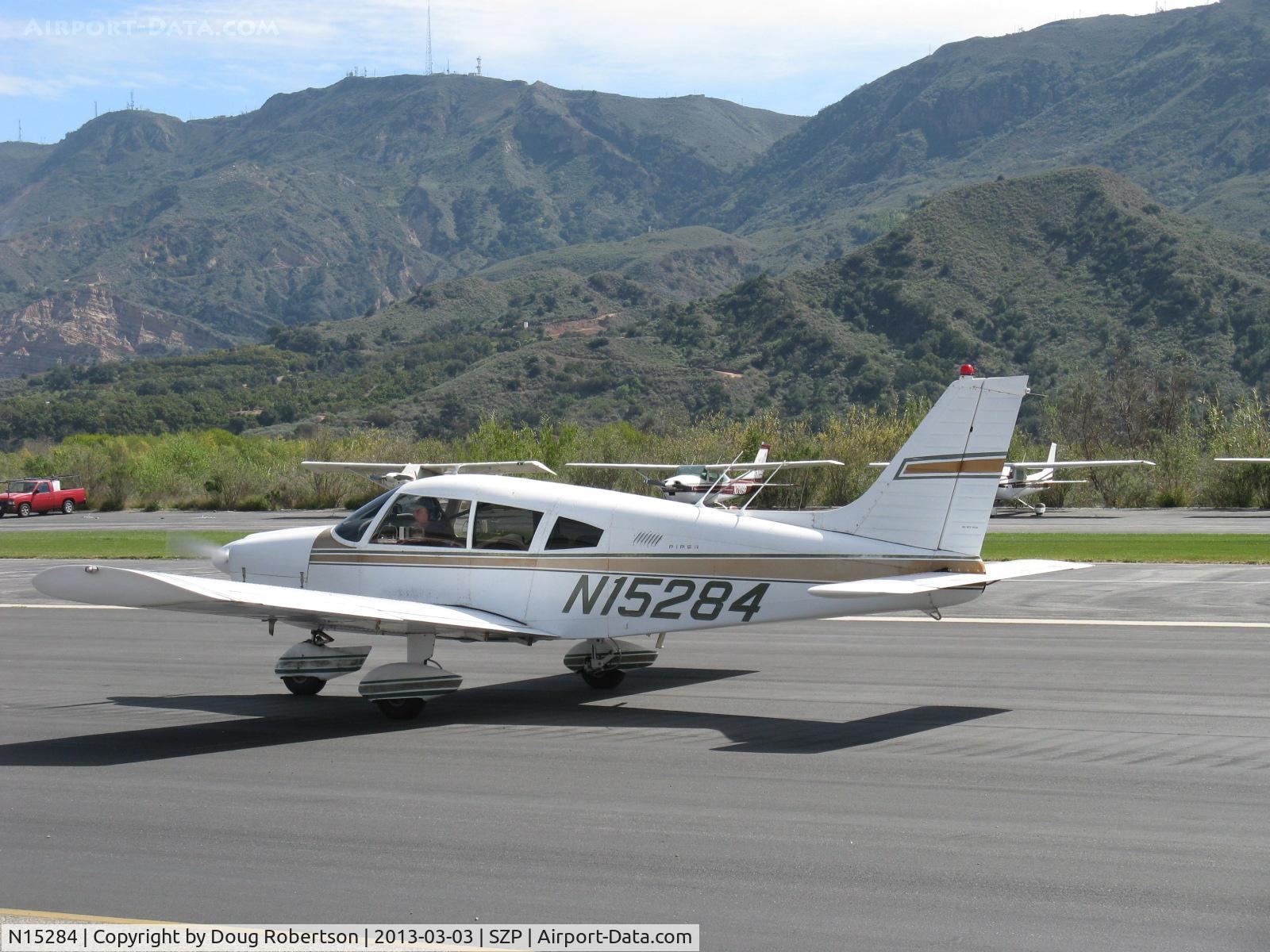 N15284, 1972 Piper PA-28-180 Cherokee C/N 28-7305049, 1972 Piper PA-28-180 CHEROKEE, Lycoming O&VO-360 180 Hp, taxi