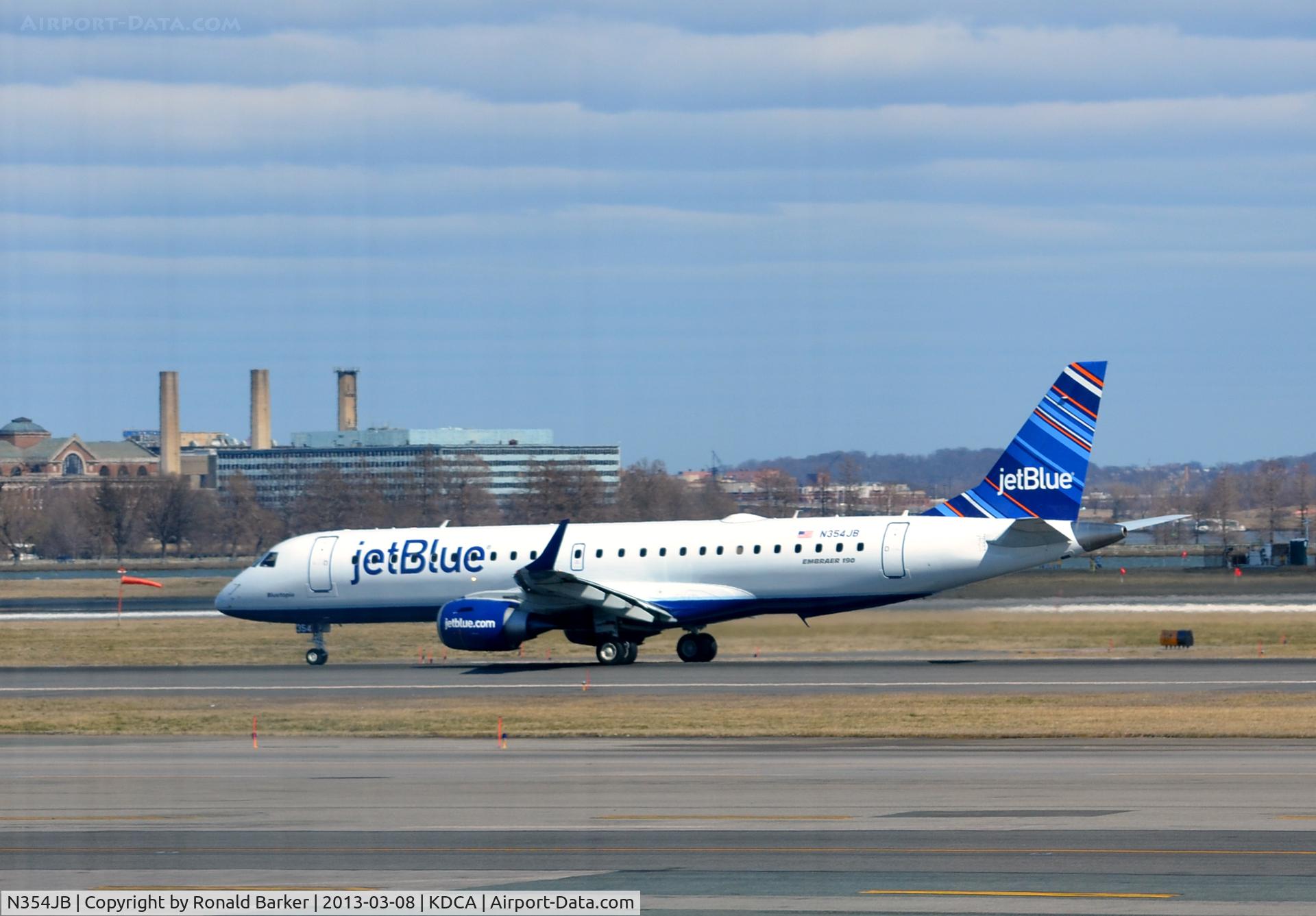 N354JB, 2013 Embraer 190AR (ERJ-190-100IGW) C/N 19000601, Bluetopia   just about liftoff