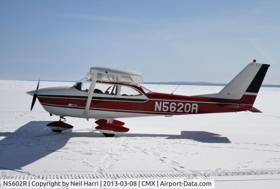 N5602R, 1965 Cessna 172F C/N 17253210, N5620R on Ice