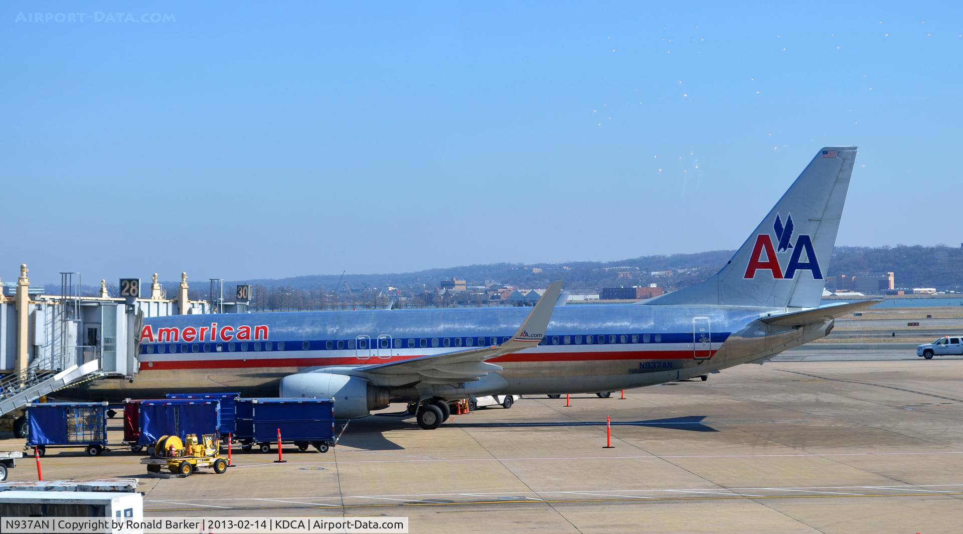 N937AN, 2000 Boeing 737-823 C/N 30082, DCA VA