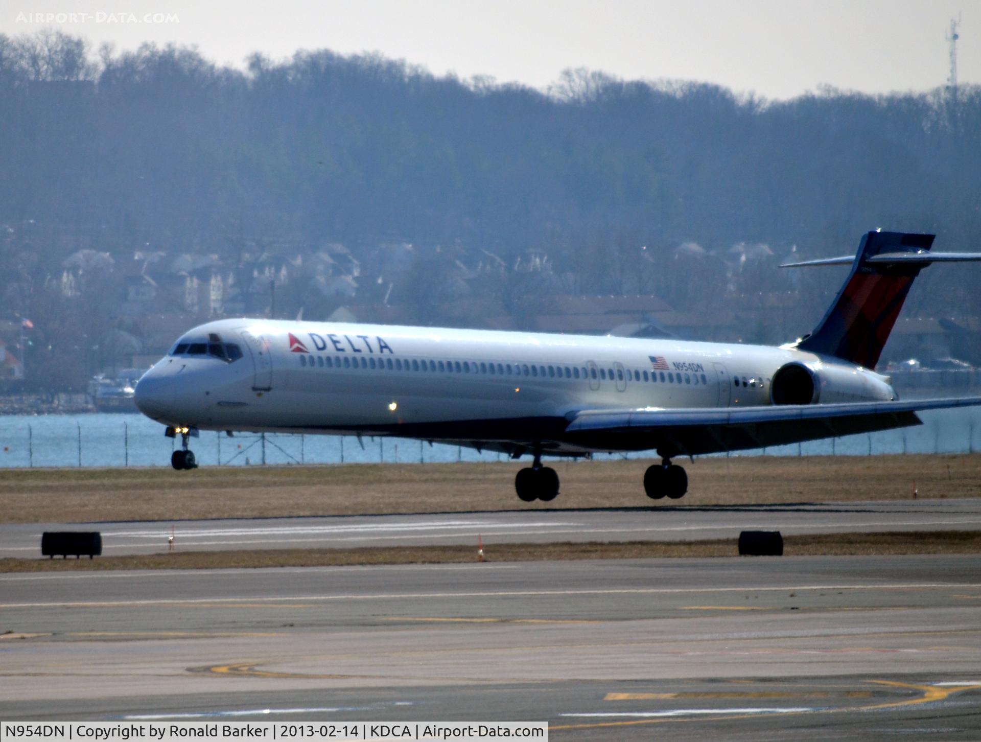 N954DN, 1999 McDonnell Douglas MD-90-30 C/N 53524, Landing - a moment before touchdown 