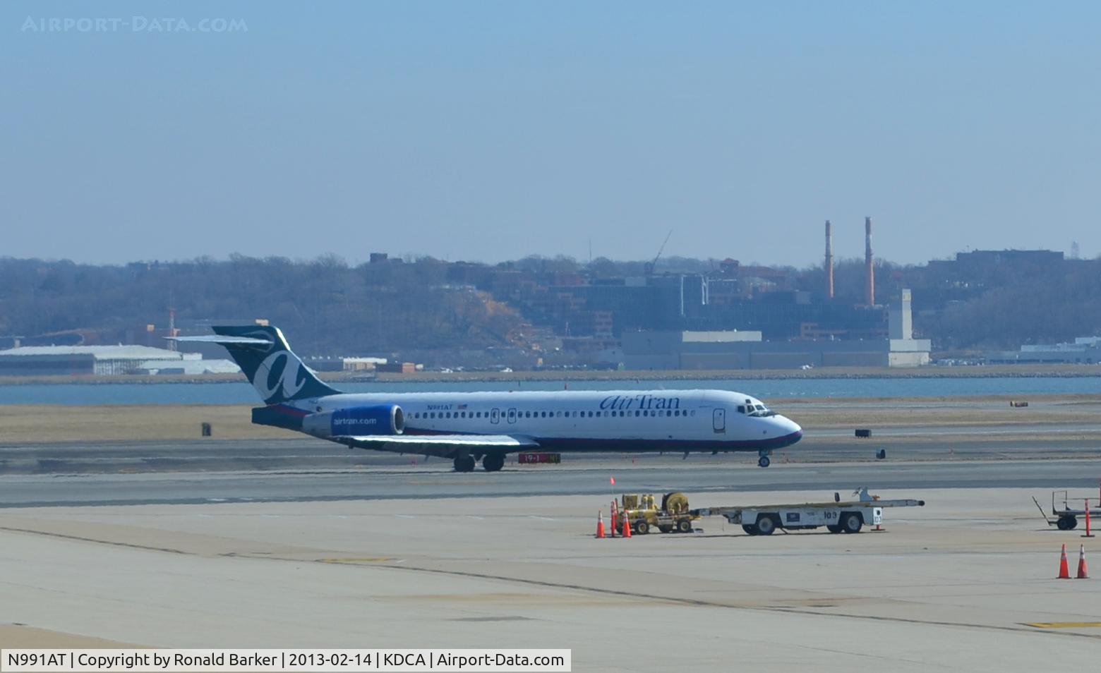 N991AT, 2002 Boeing 717-200 C/N 55135, Taxi DCA