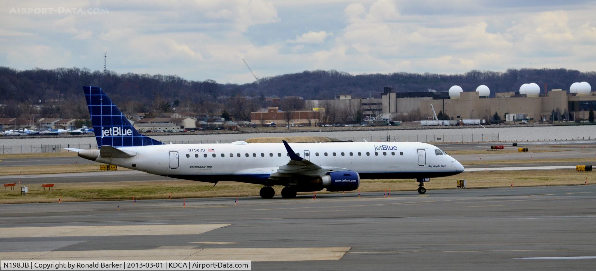 N198JB, 2006 Embraer 190AR (ERJ-190-100IGW) C/N 19000021, Taxi DCA