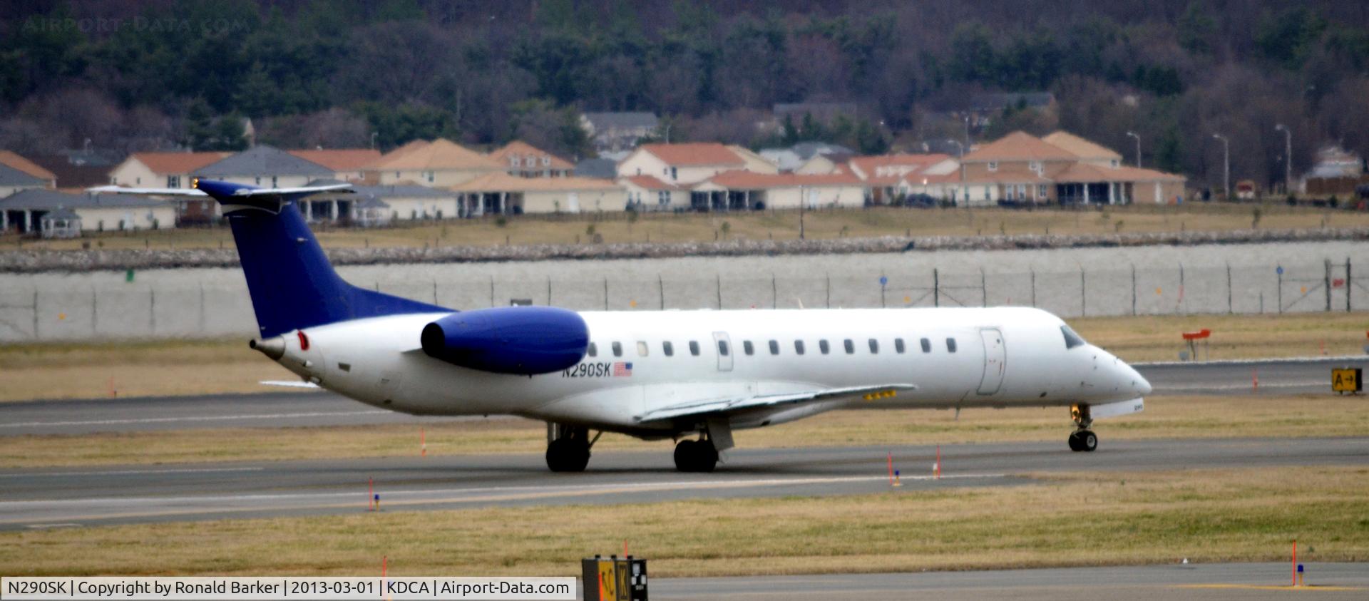 N290SK, 2001 Embraer ERJ-145LR (EMB-145LR) C/N 145474, Taxi DCA