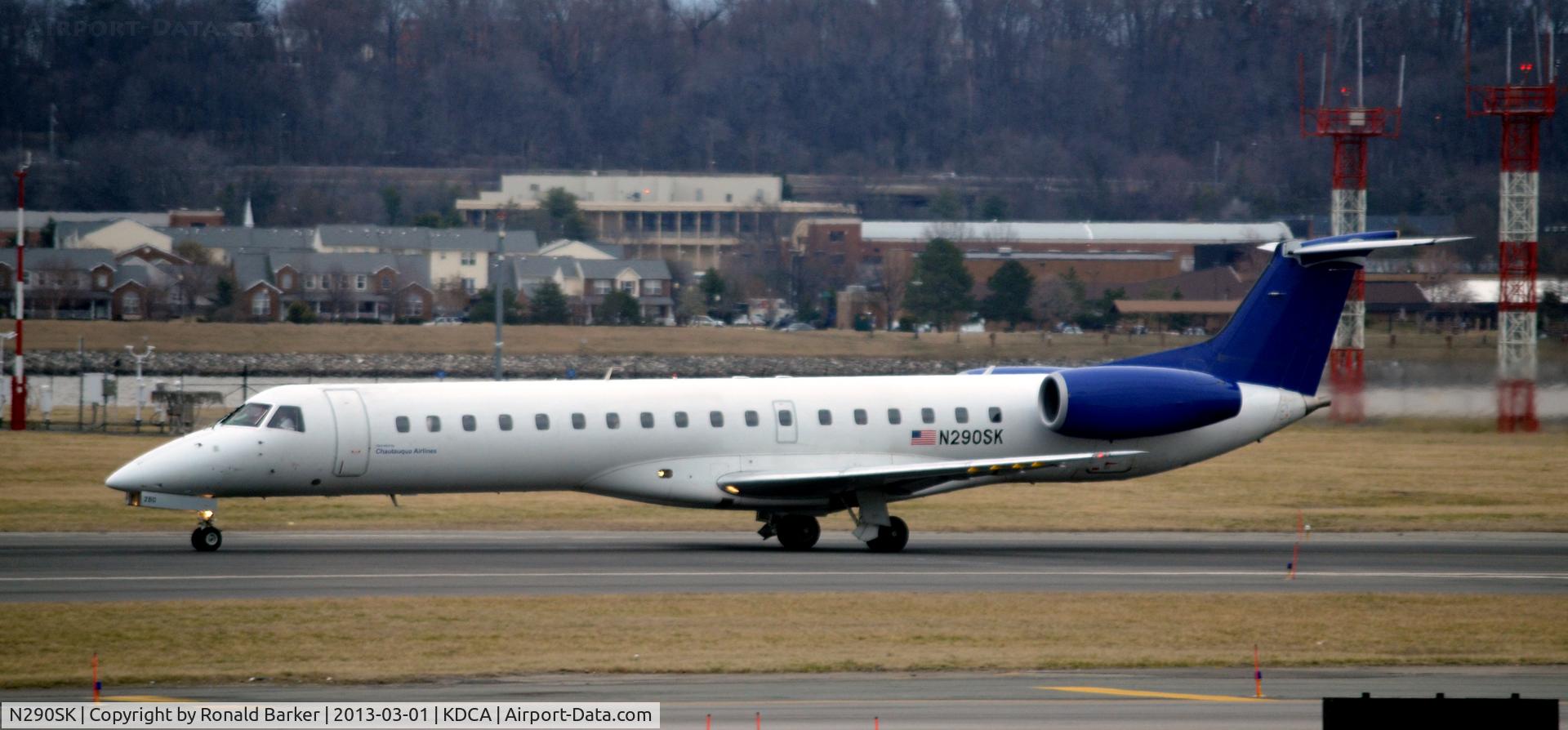 N290SK, 2001 Embraer ERJ-145LR (EMB-145LR) C/N 145474, Takeoff roll DCA