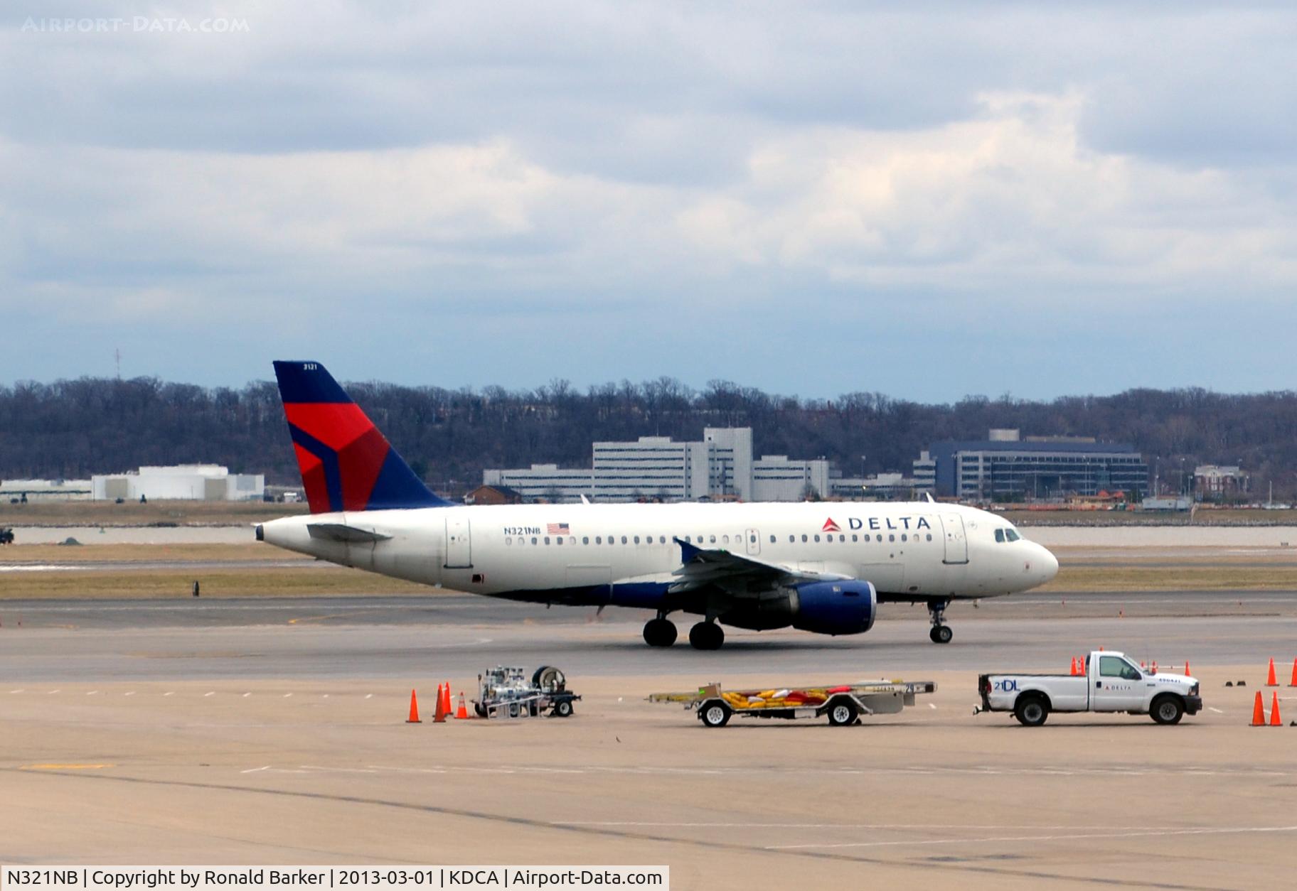 N321NB, 2001 Airbus A319-114 C/N 1414, Taxi DCA