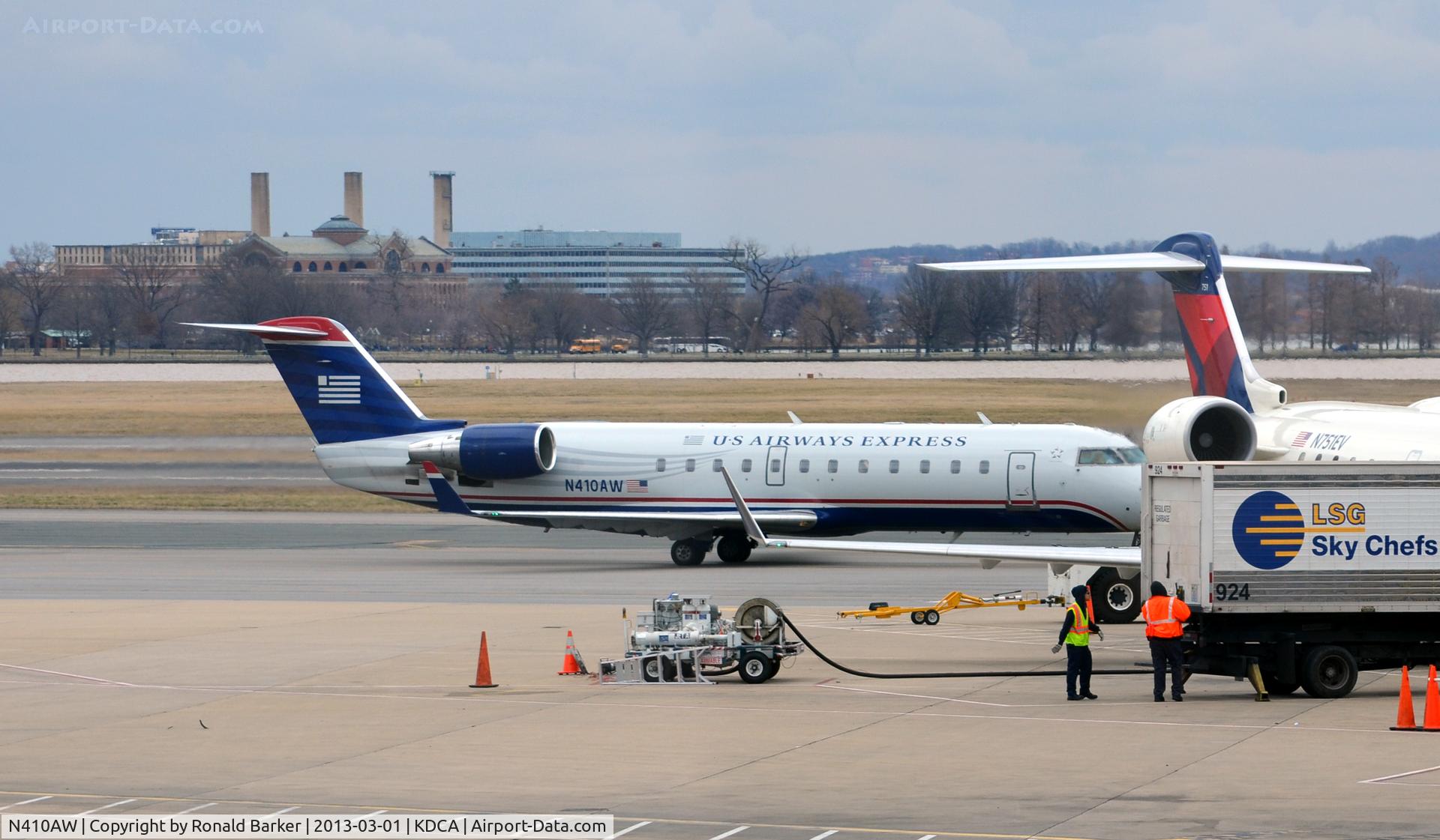 N410AW, 2001 Bombardier CRJ-200LR (CL-600-2B19) C/N 7490, Taxi DCA