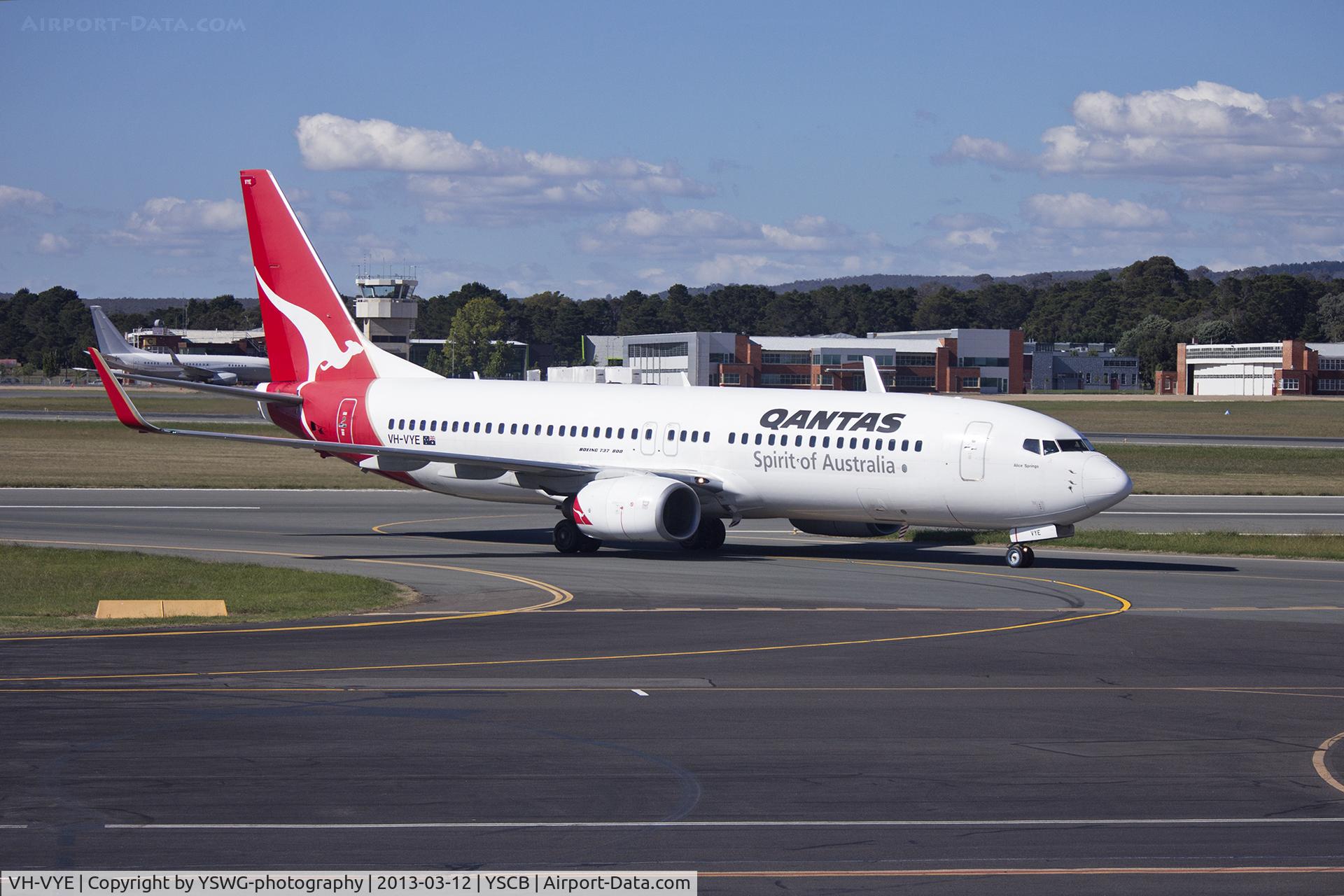 VH-VYE, 2005 Boeing 737-838 C/N 33993, Qantas (VH-VYE) Boeing 737-838 taxiing to the terminal at Canberra Airport.