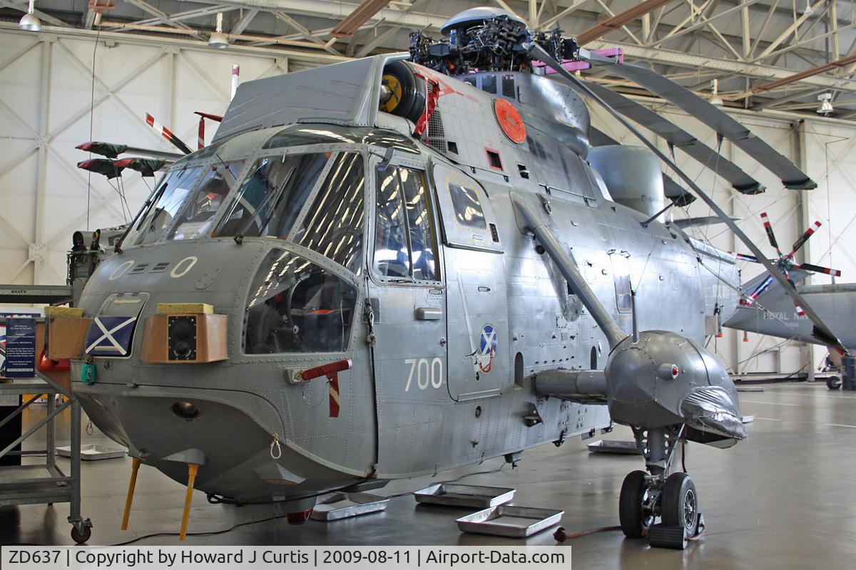 ZD637, Westland Sea King HAS.6 C/N WA946, At the Air Engineering & Survival School, Gosport, Hampshire. Coded 700.