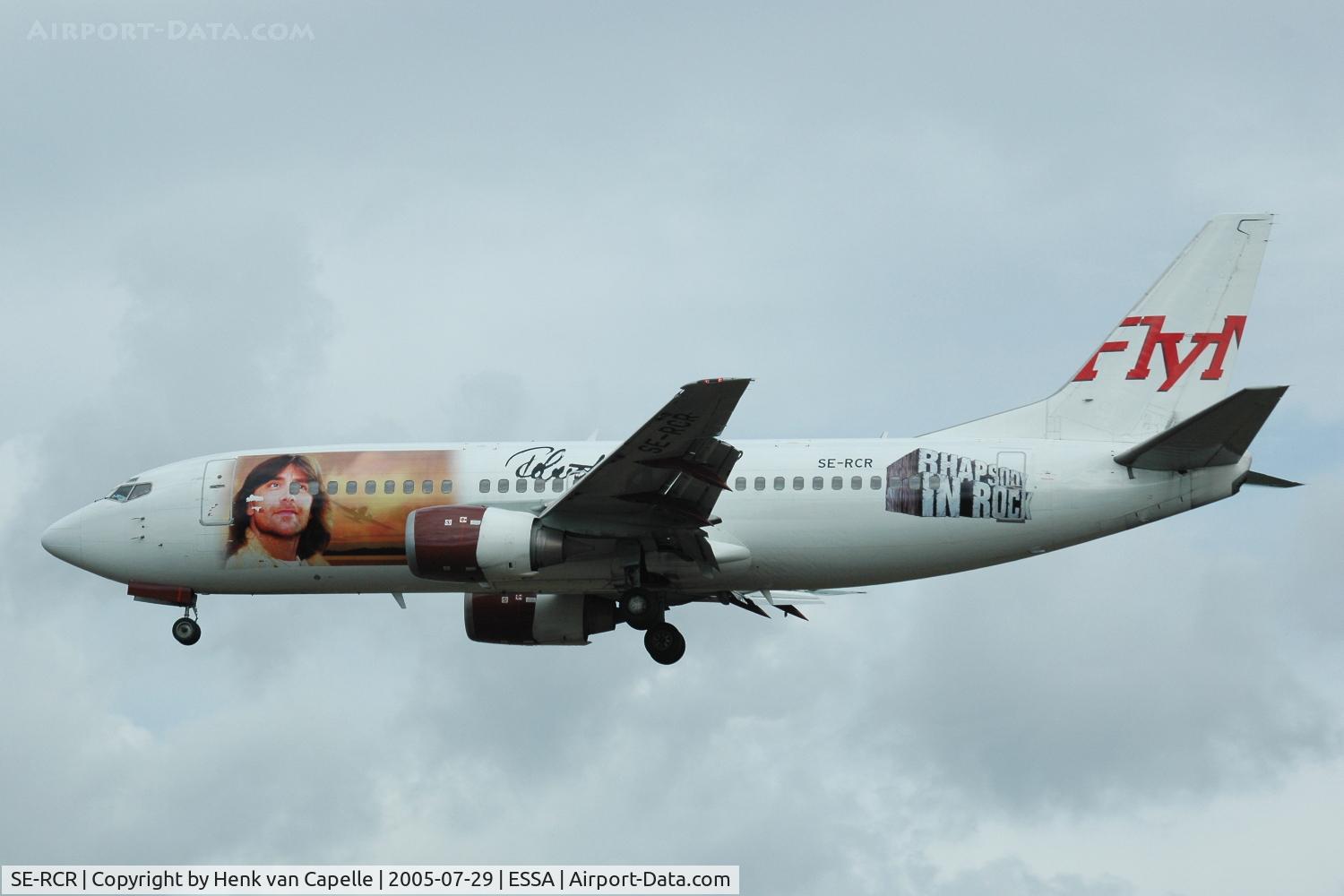 SE-RCR, 1988 Boeing 737-33A C/N 24026, FlyMe Boeing 737-300 approaching Stockholm Arlanda airport.
Its paintscheme is promoting Robert Wells' 