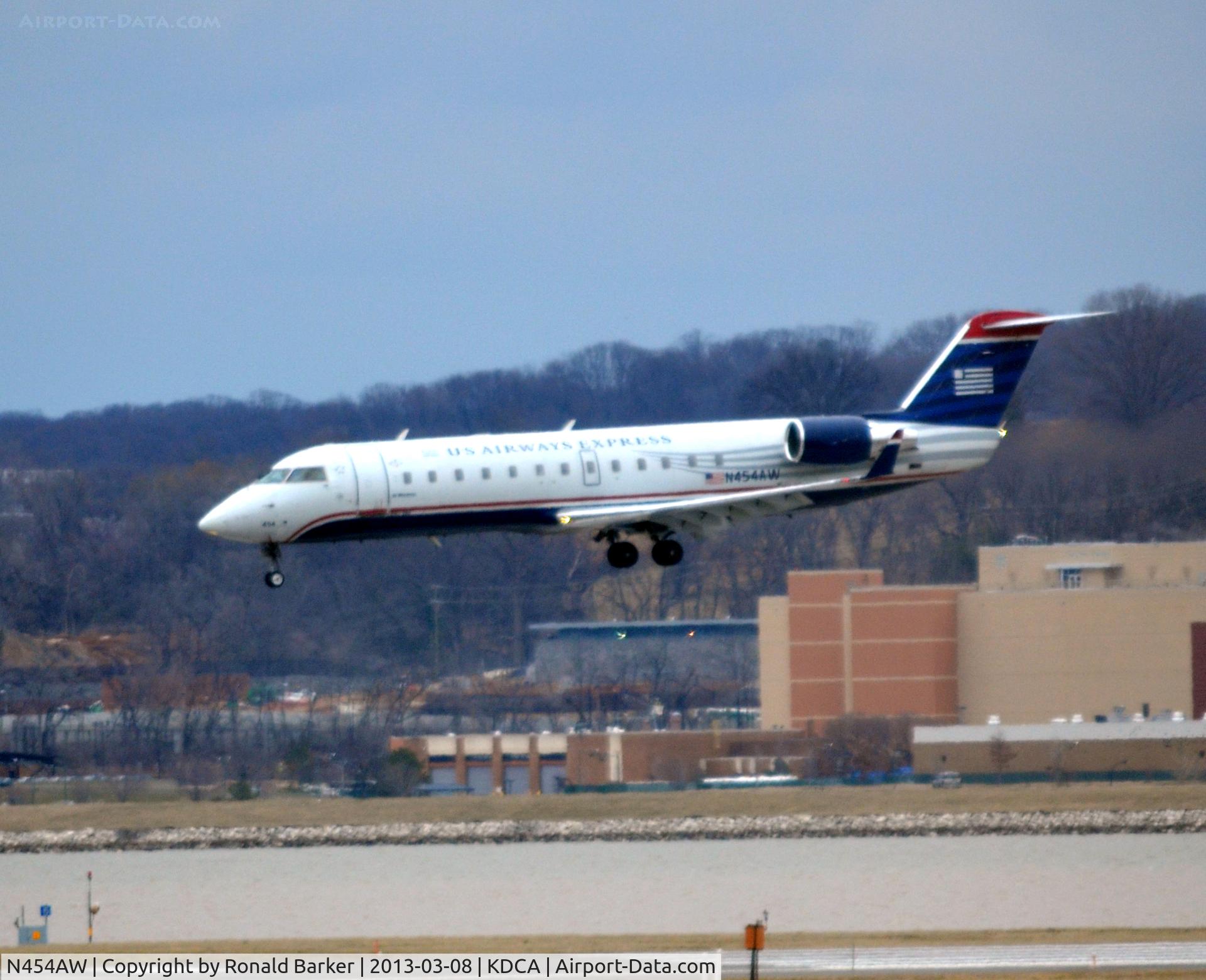 N454AW, 2003 Bombardier CRJ-200LR (CL-600-2B19) C/N 7842, Short final - DCA VA