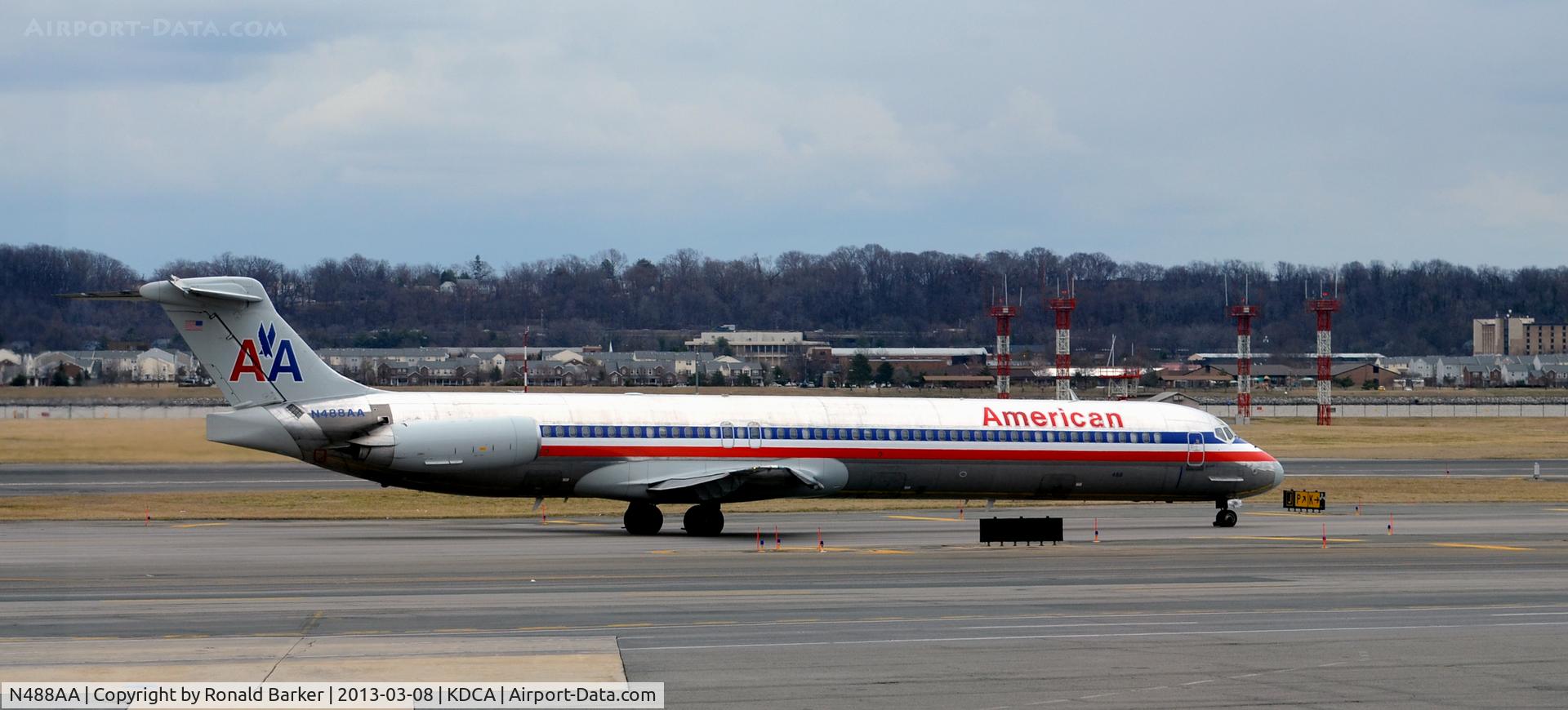 N488AA, 1988 McDonnell Douglas MD-82 (DC-9-82) C/N 49681, Taxi DCA