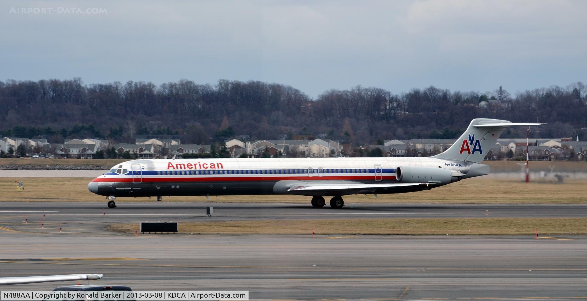 N488AA, 1988 McDonnell Douglas MD-82 (DC-9-82) C/N 49681, Takeoff roll  DCA