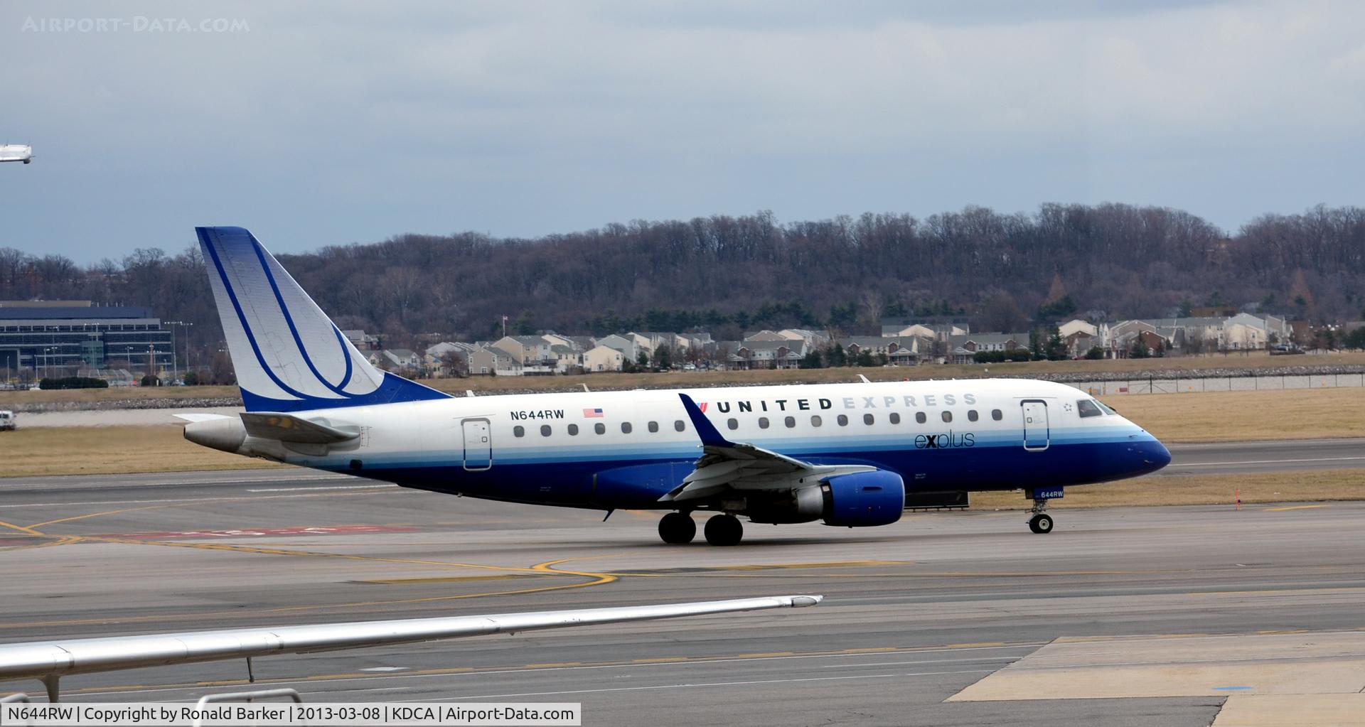 N644RW, 2004 Embraer 170SE (ERJ-170-100SE) C/N 17000061, Taxi DCA
