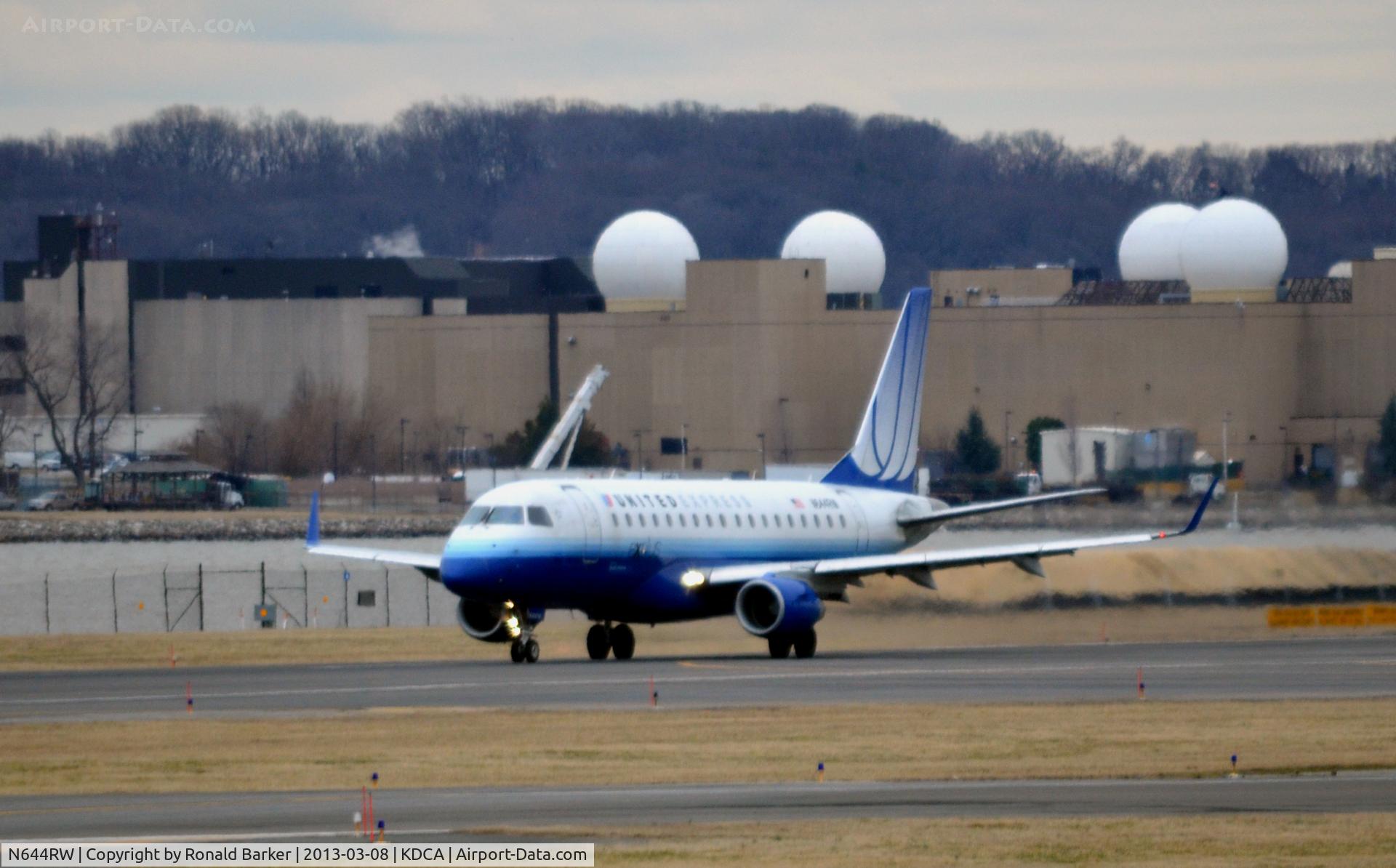 N644RW, 2004 Embraer 170SE (ERJ-170-100SE) C/N 17000061, Brakes release for Takeoff DCA