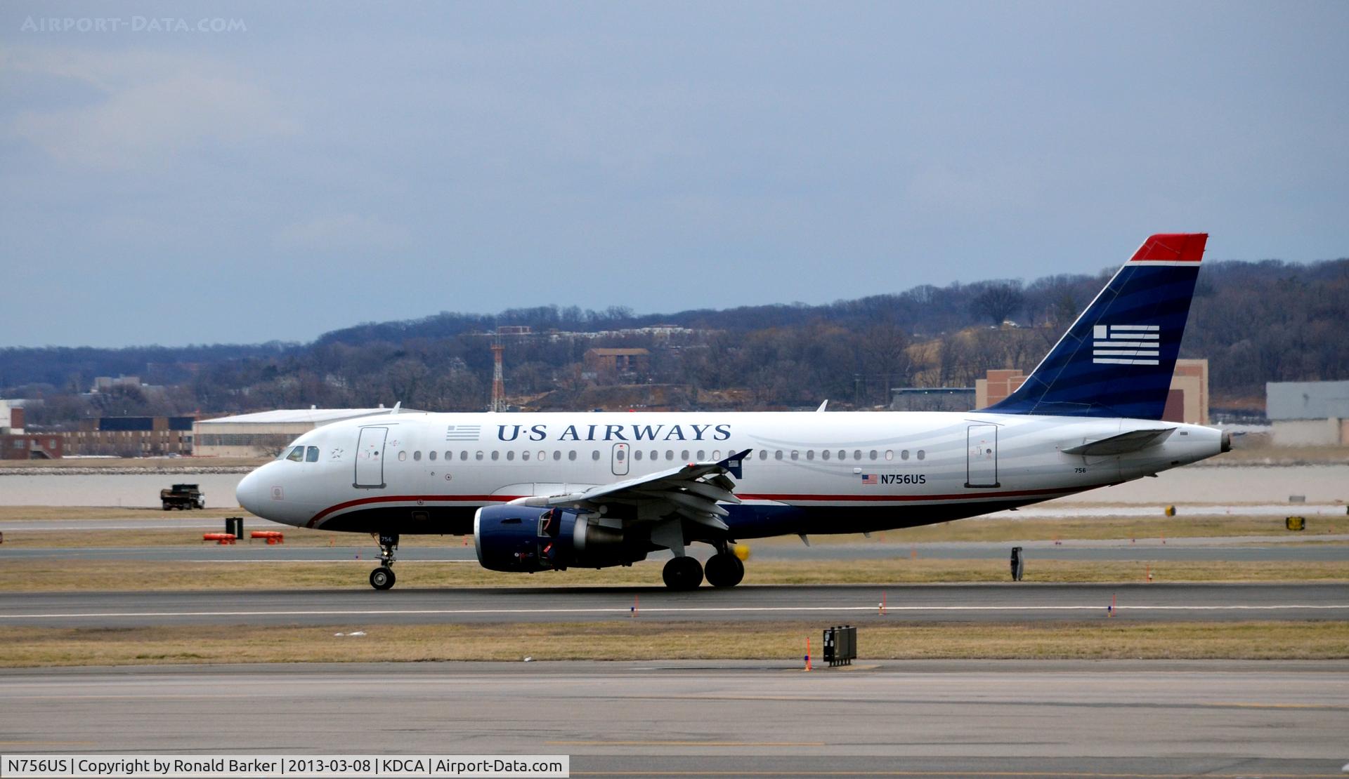 N756US, 2000 Airbus A319-112 C/N 1340, Landing roll DCA