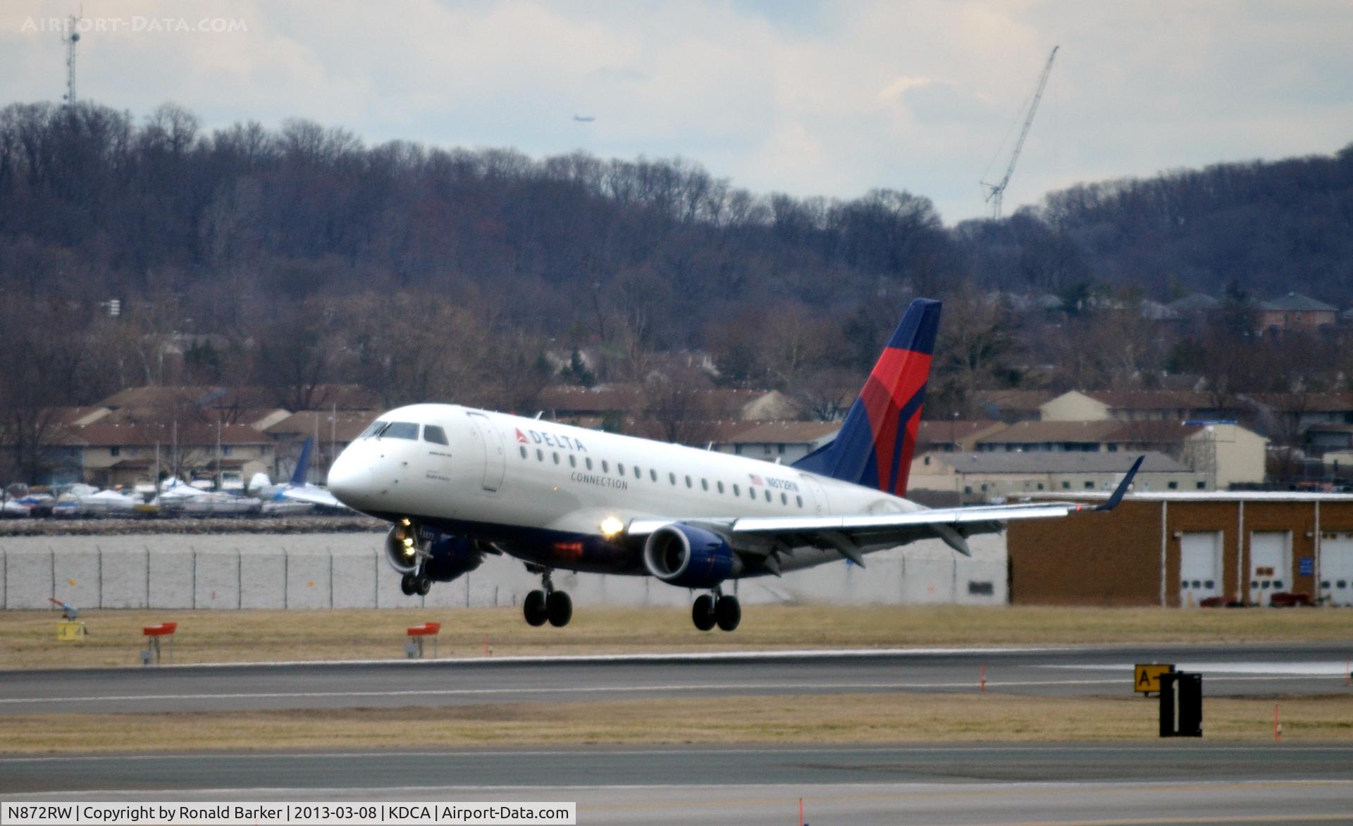 N872RW, 2006 Embraer ERJ 170-100 SE C/N 17000143, Approach DCA
