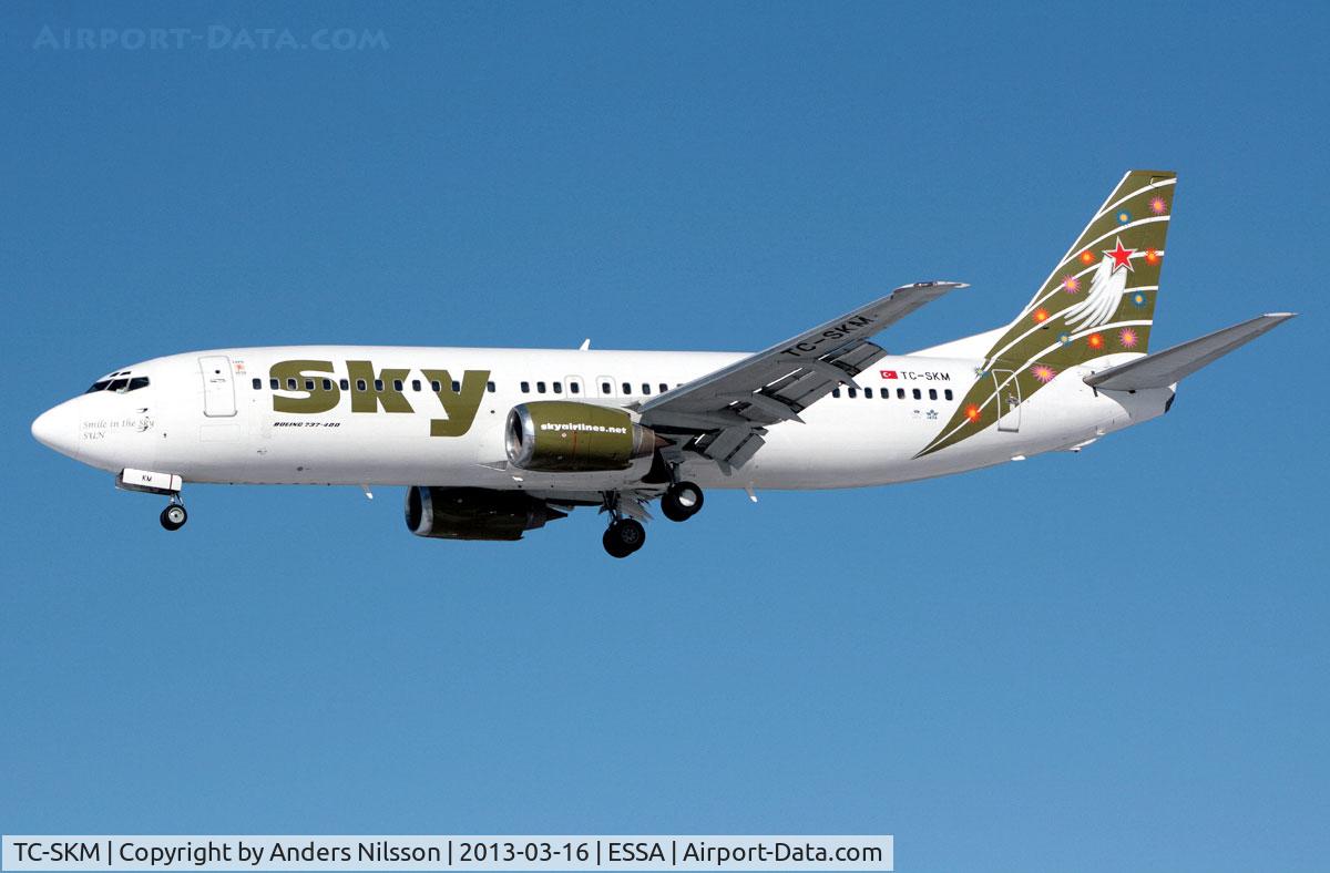 TC-SKM, 1997 Boeing 737-49R C/N 28882, On final approach for runway 26.