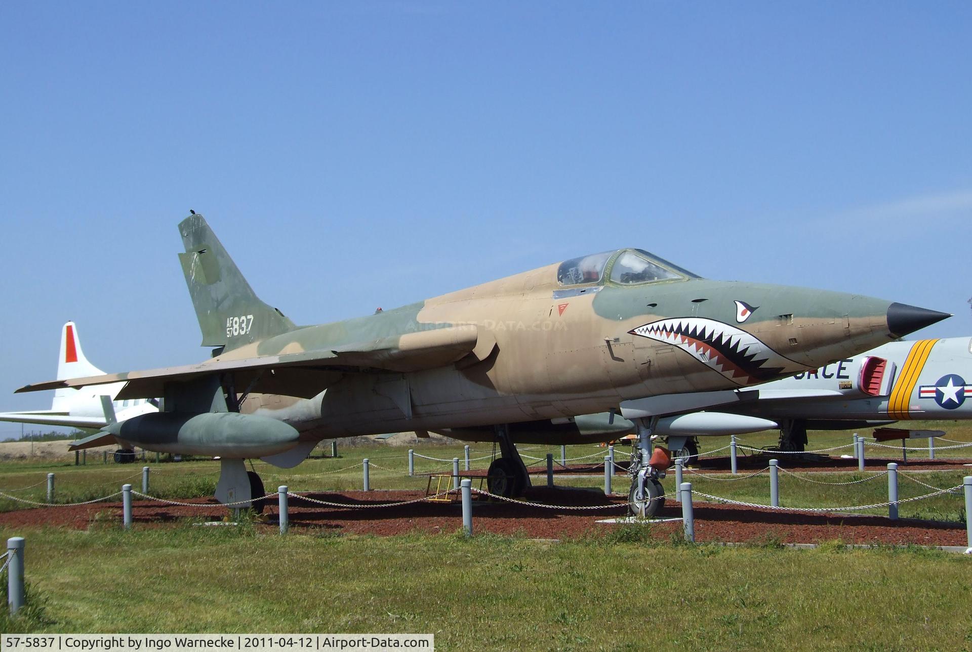 57-5837, 1957 Republic F-105B Thunderchief C/N B74, Republic F-105B Thunderchief at the Castle Air Museum, Atwater CA