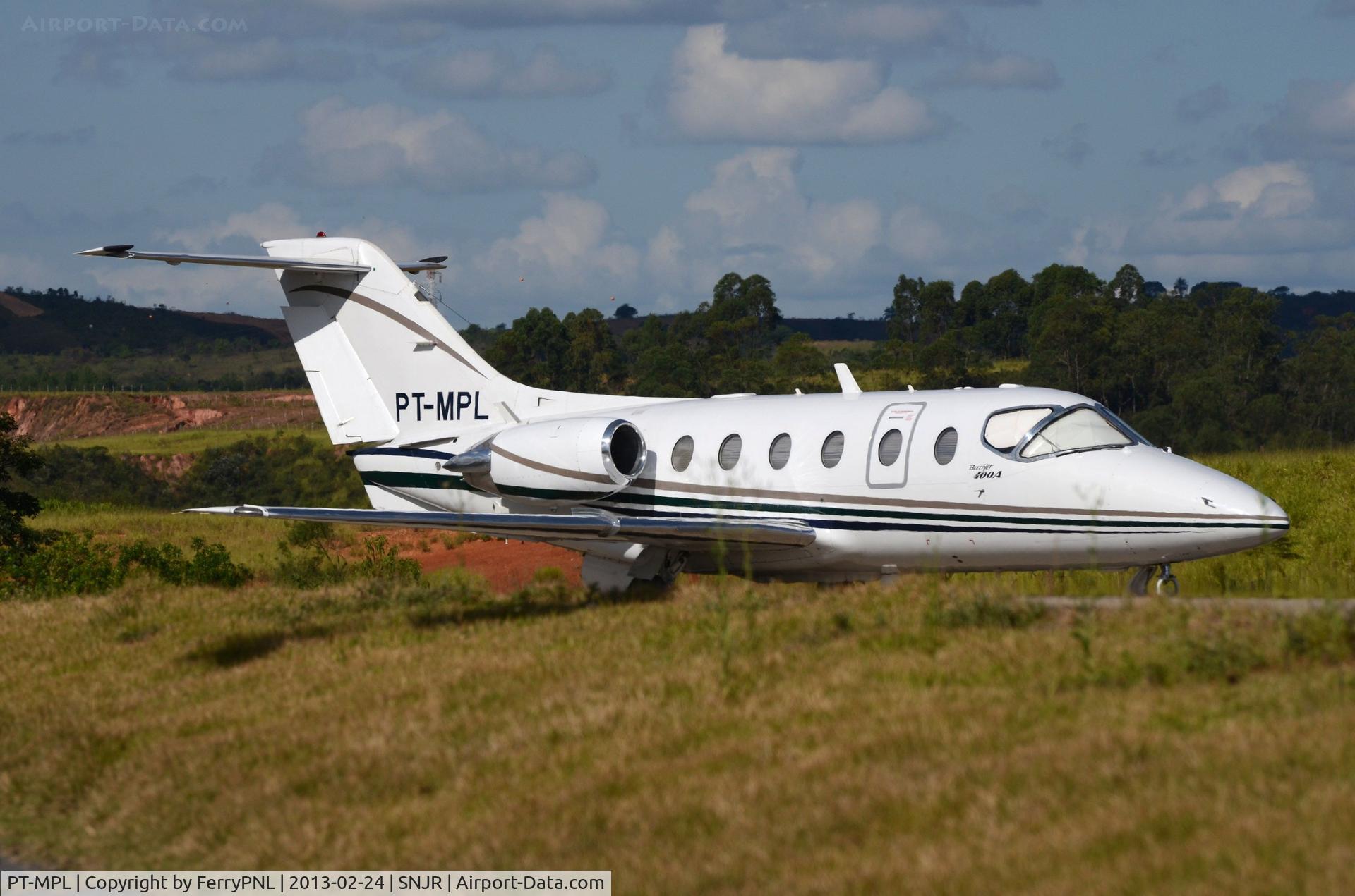 PT-MPL, 1998 Raytheon Beechjet 400A C/N RK-158, Baking in the sun on the ramp in Sao Joao del Rei, MG