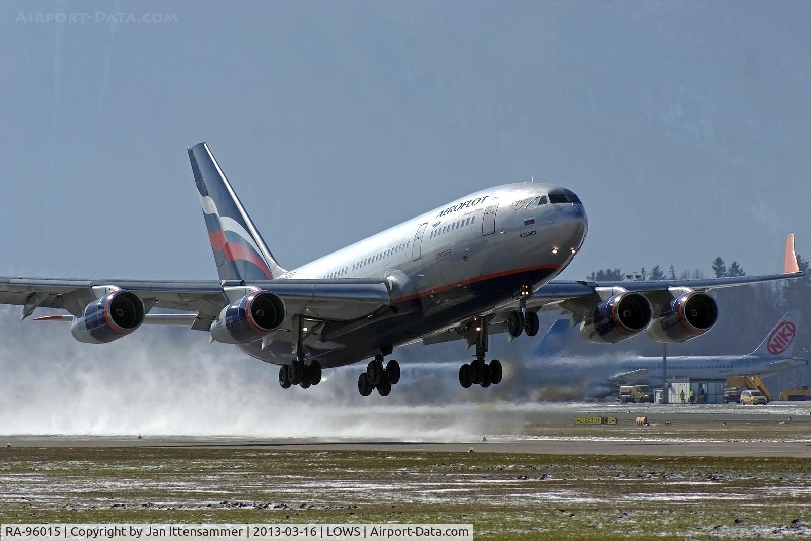 RA-96015, 1995 Ilyushin Il-96-300 C/N 74393201012, ra-96015 @ lows