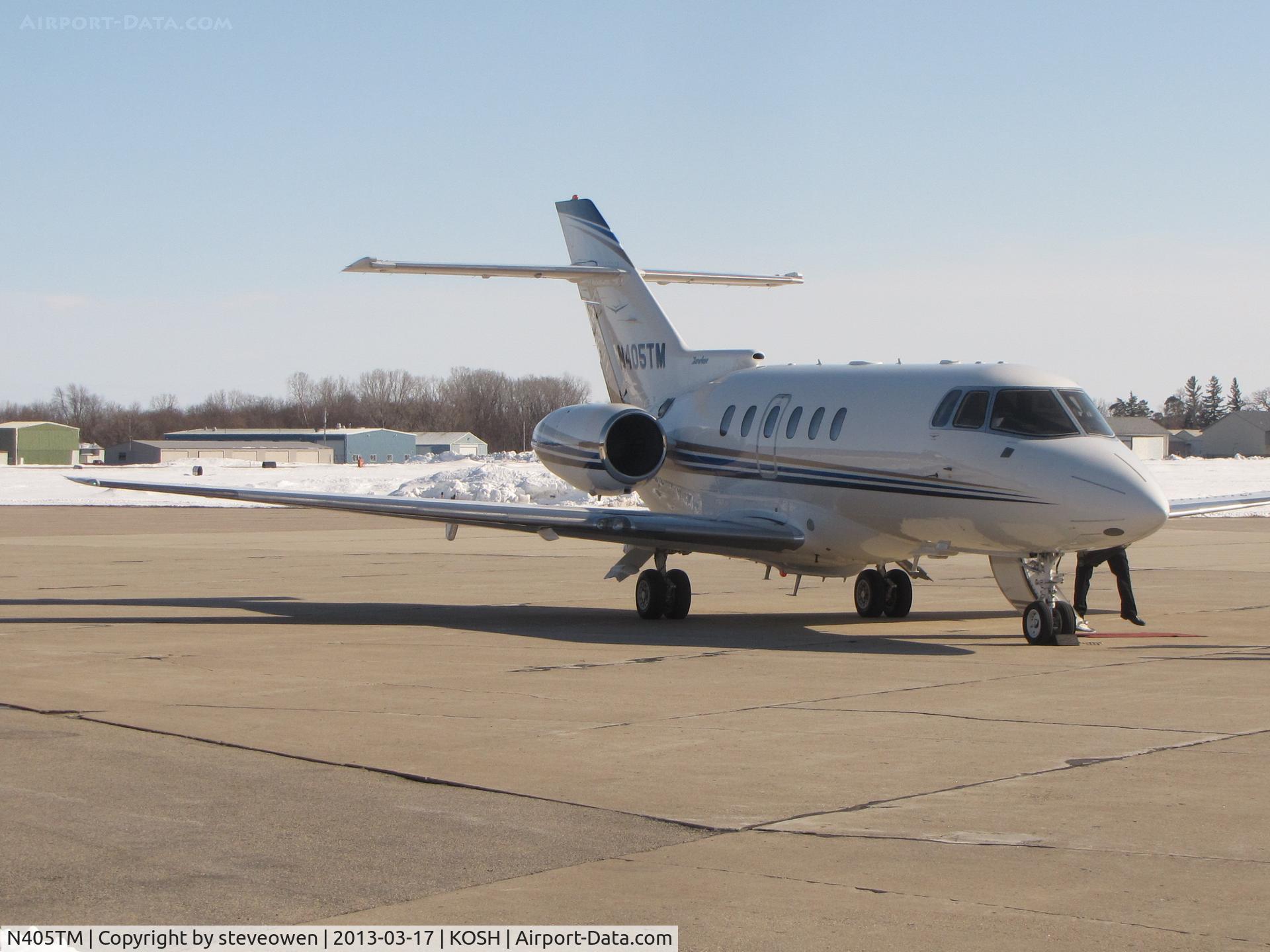 N405TM, 2004 Raytheon Hawker 800XP C/N 258667, Orion FBO ramp