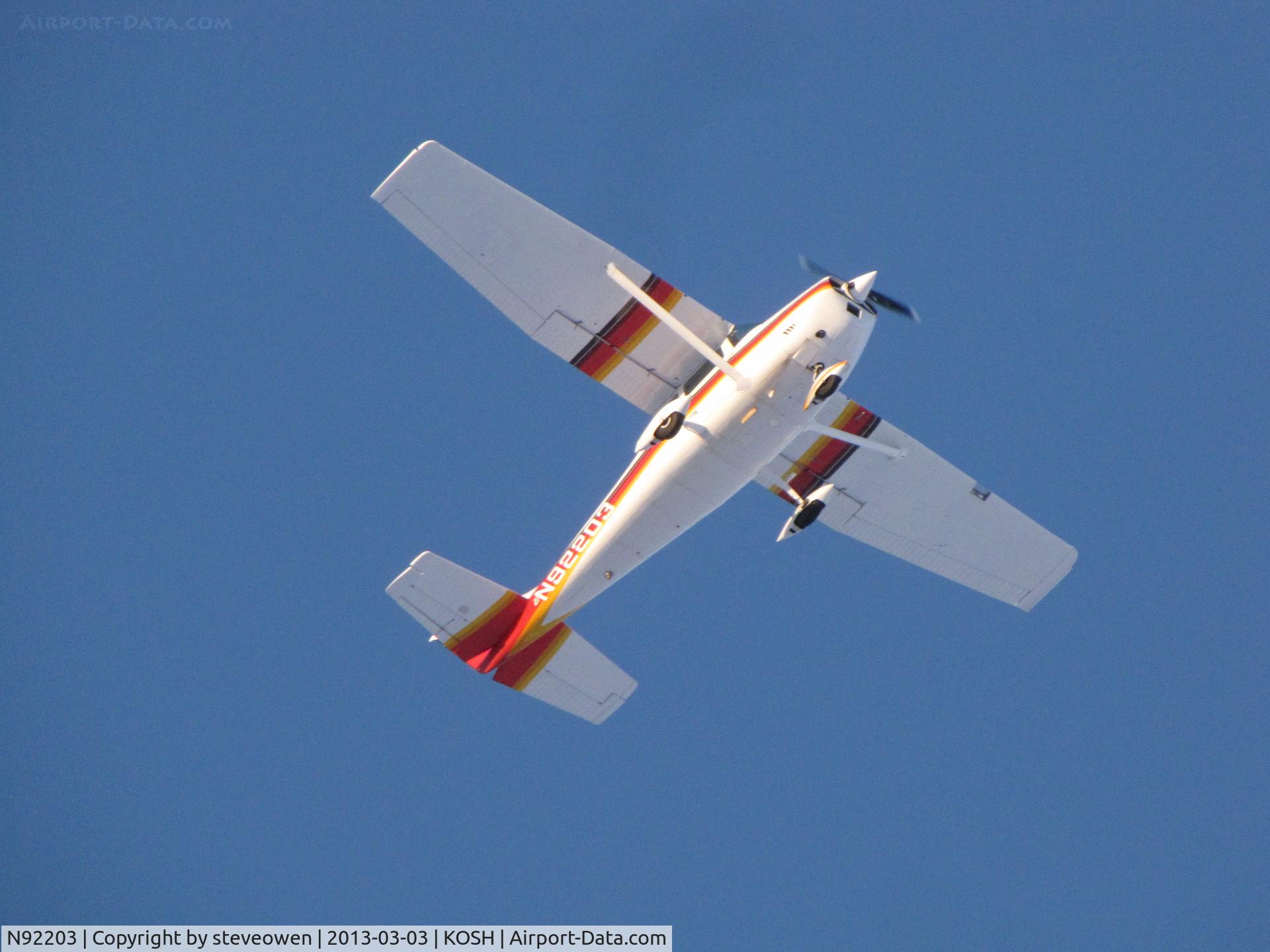 N92203, 1969 Cessna 182N Skylane C/N 18260088, over flight Lake Winnebago oshkosh WI