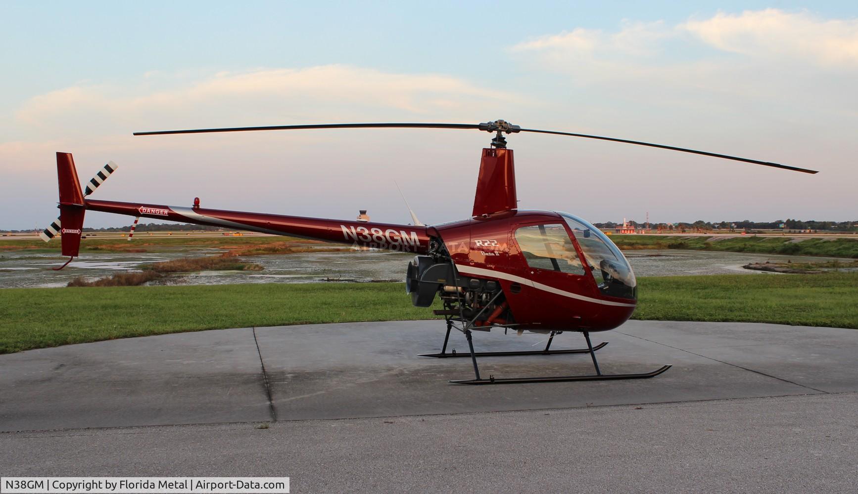 N38GM, 2001 Robinson R22 Beta C/N 3222, Robinson R22