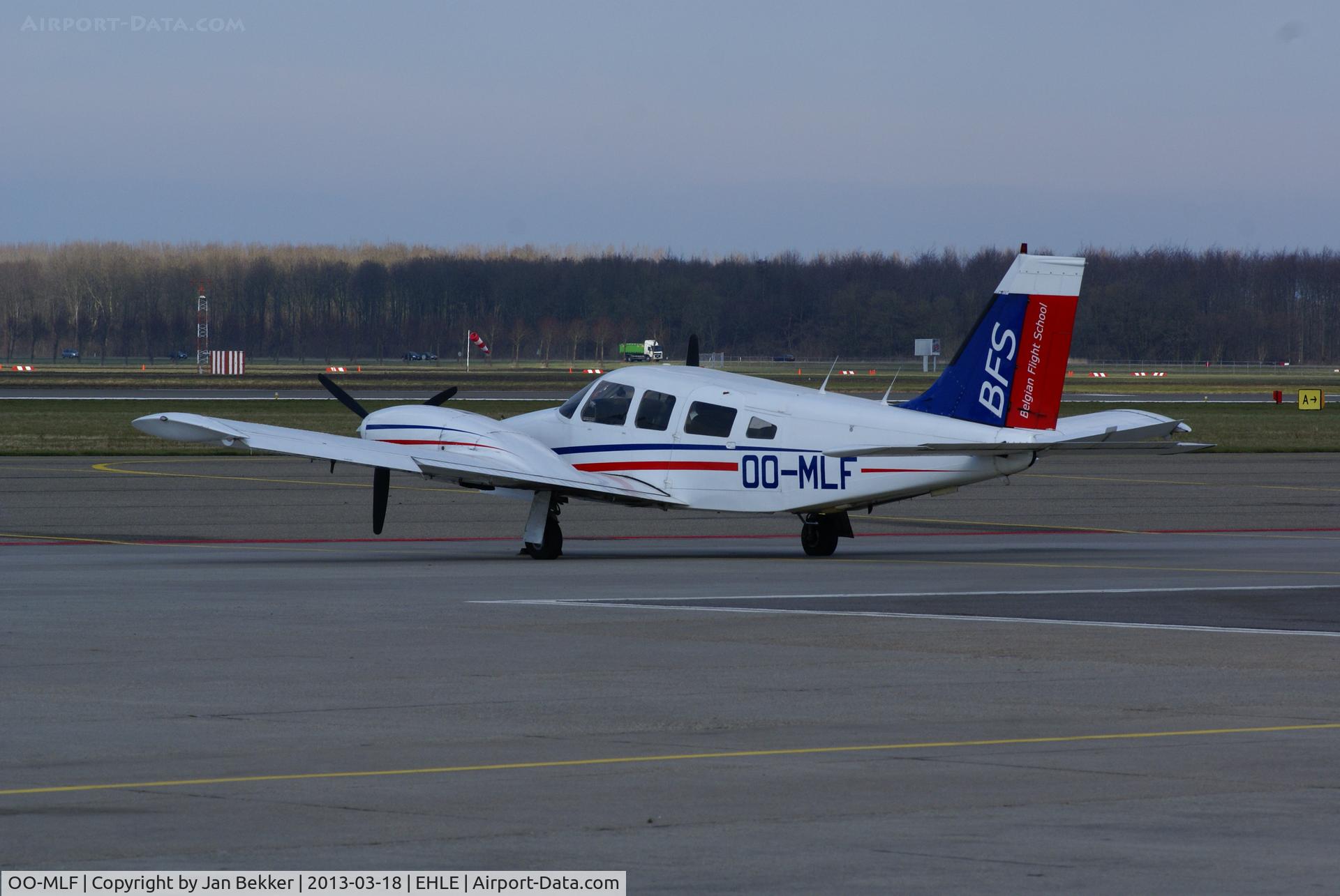 OO-MLF, Piper PA-34-200T C/N 347970216, Apron Lelystad