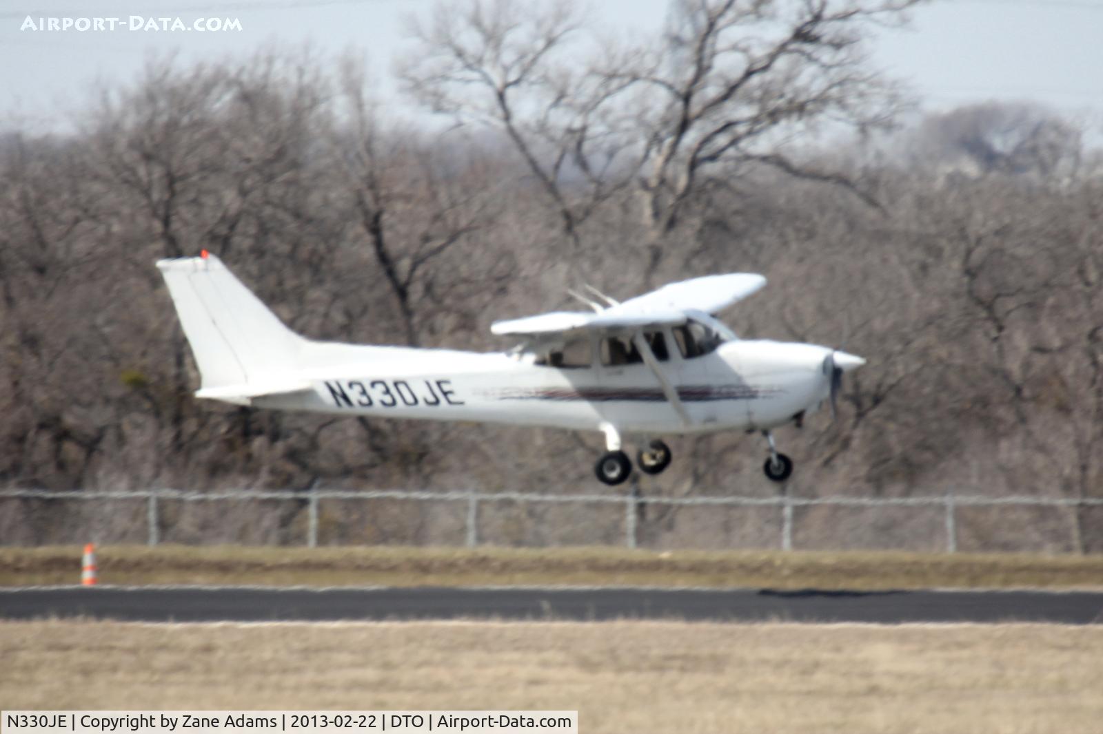 N330JE, 1997 Cessna 172R C/N 17280299, At the Denton Municipal Airport