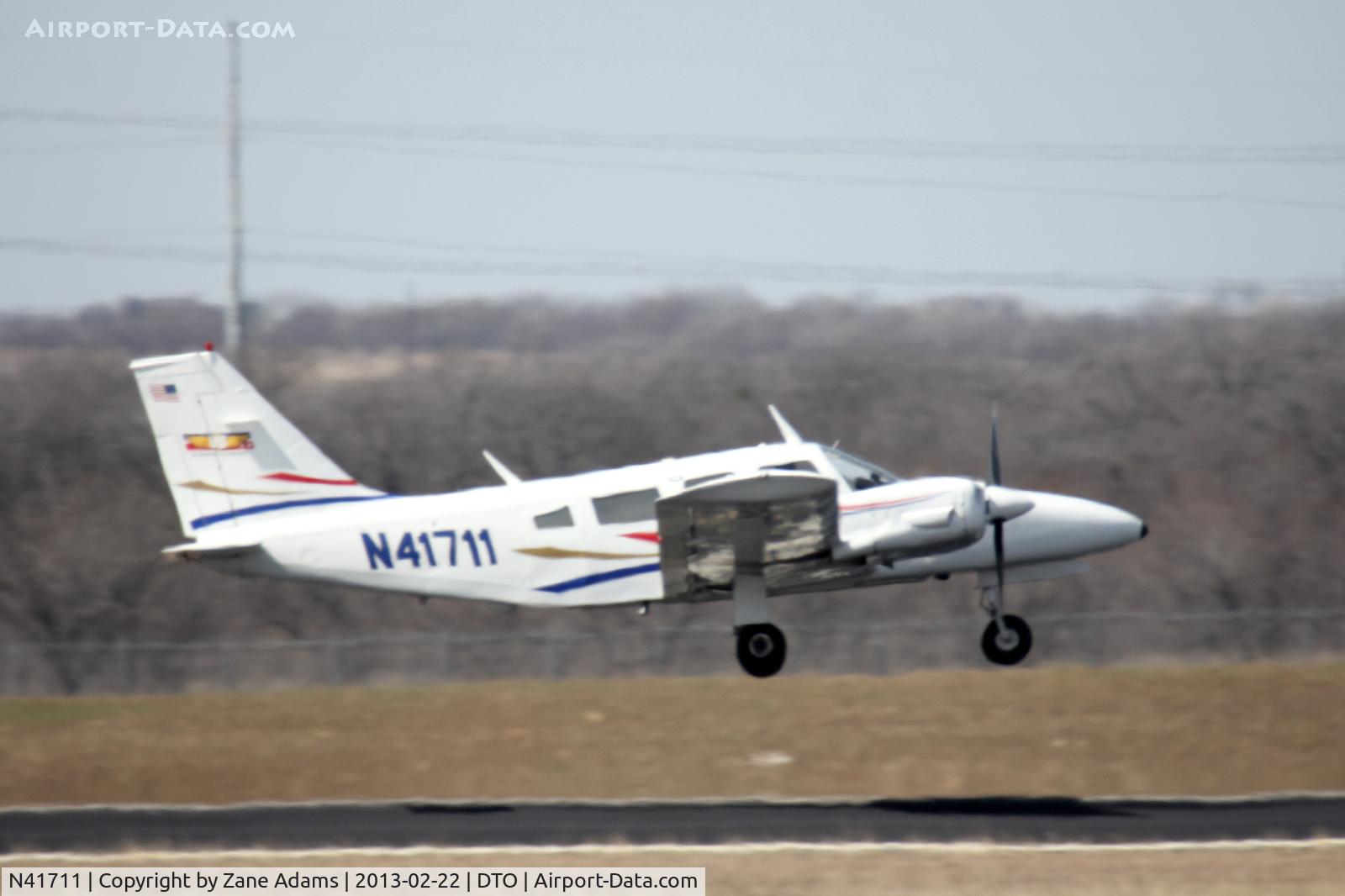 N41711, 1974 Piper PA-34-200 C/N 34-7450148, At the Denton Municipal Airport