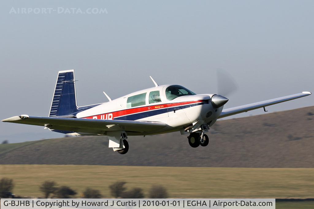 G-BJHB, 1981 Mooney M20J 201 C/N 24-1190, At the New Year's Day Fly-In. Privately owned.