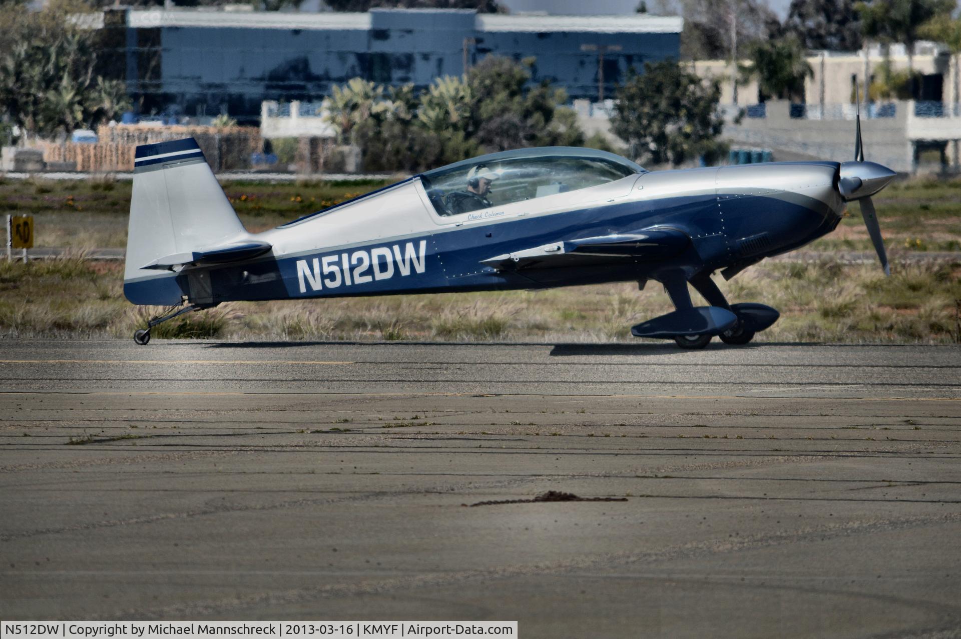 N512DW, 1996 Extra EA-300/L C/N 019, Taxing