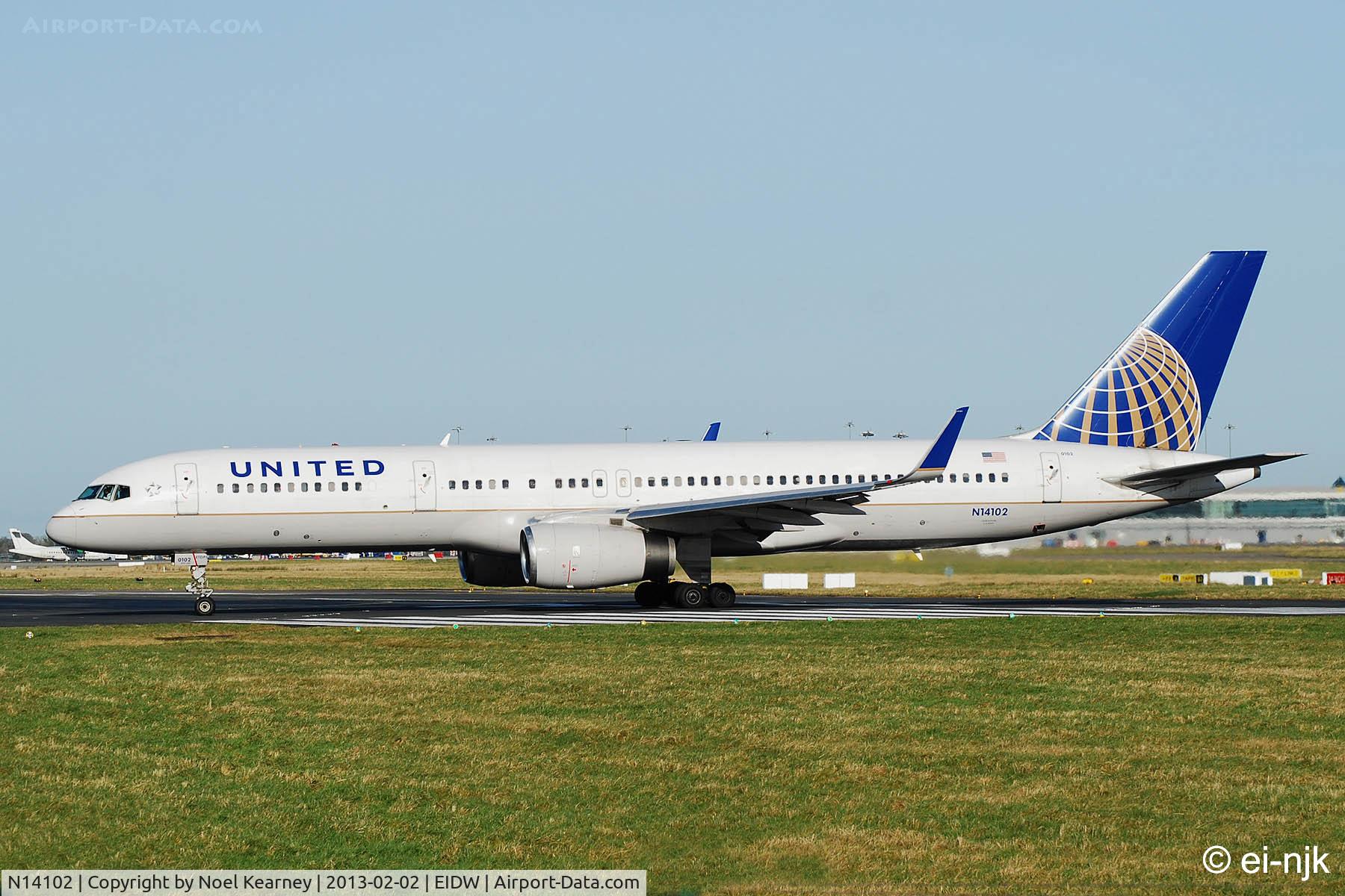 N14102, 1994 Boeing 757-224 C/N 27292, About to depart off Rwy 28 at Dublin