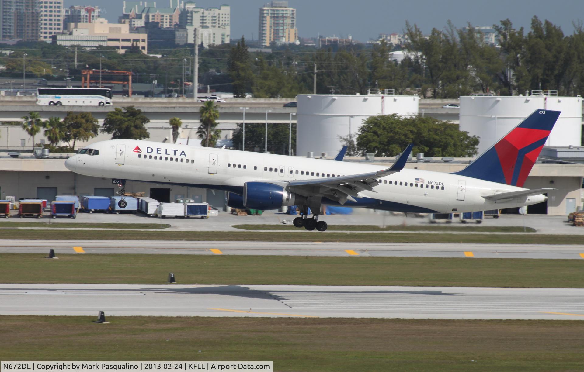 N672DL, 1992 Boeing 757-232 C/N 25977, Boeing 757-200