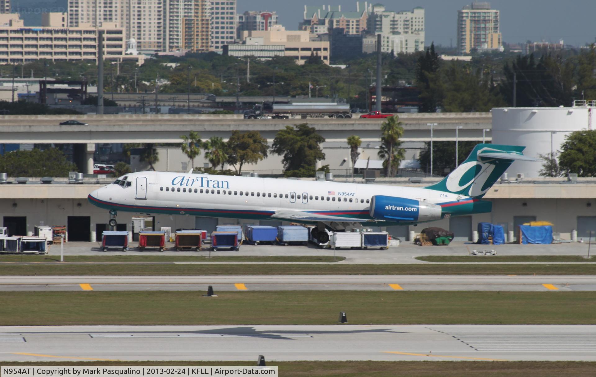 N954AT, 2000 Boeing 717-2BD C/N 55016, Boeing 717-200