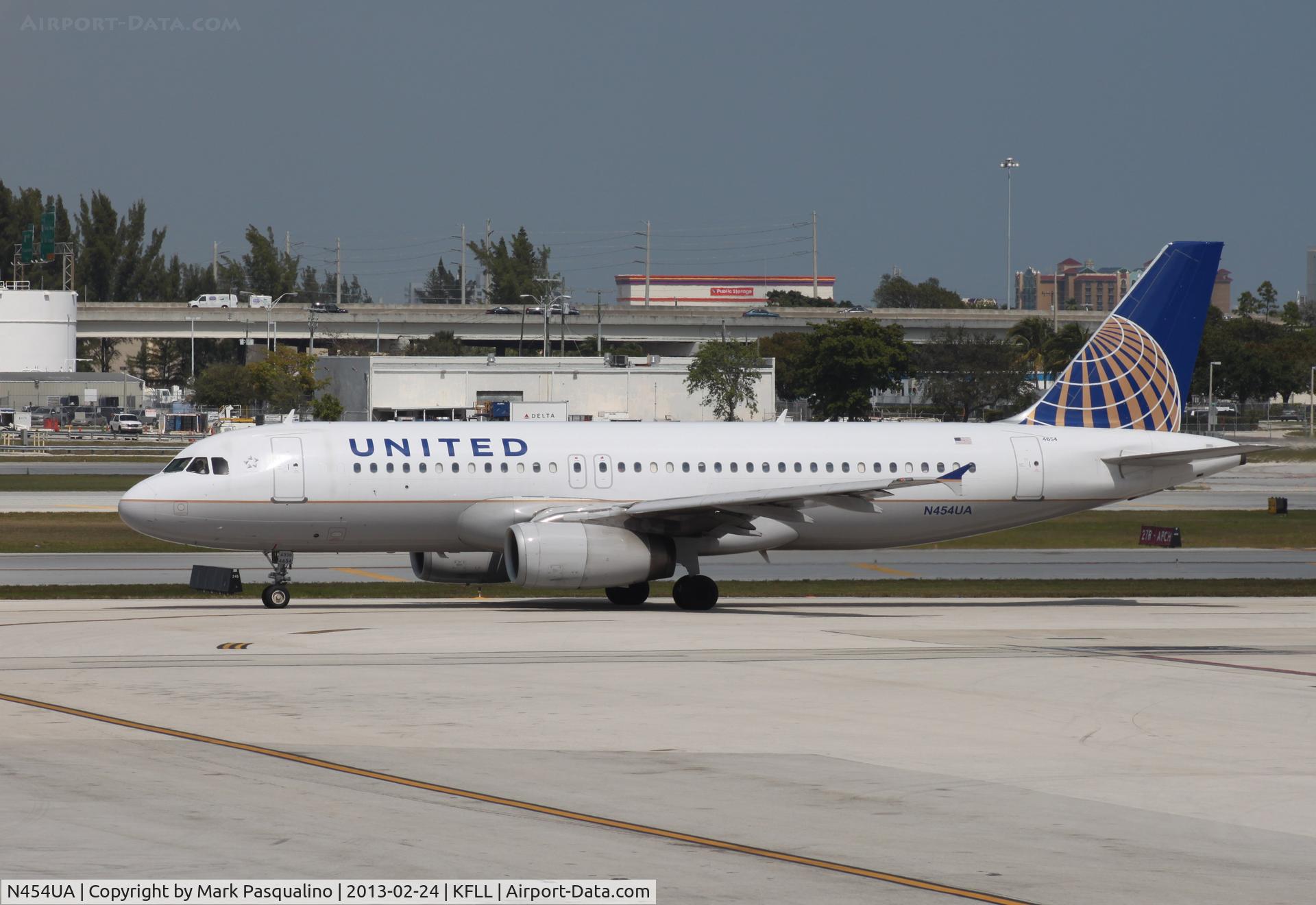N454UA, 1999 Airbus A320-232 C/N 1104, Airbus A320