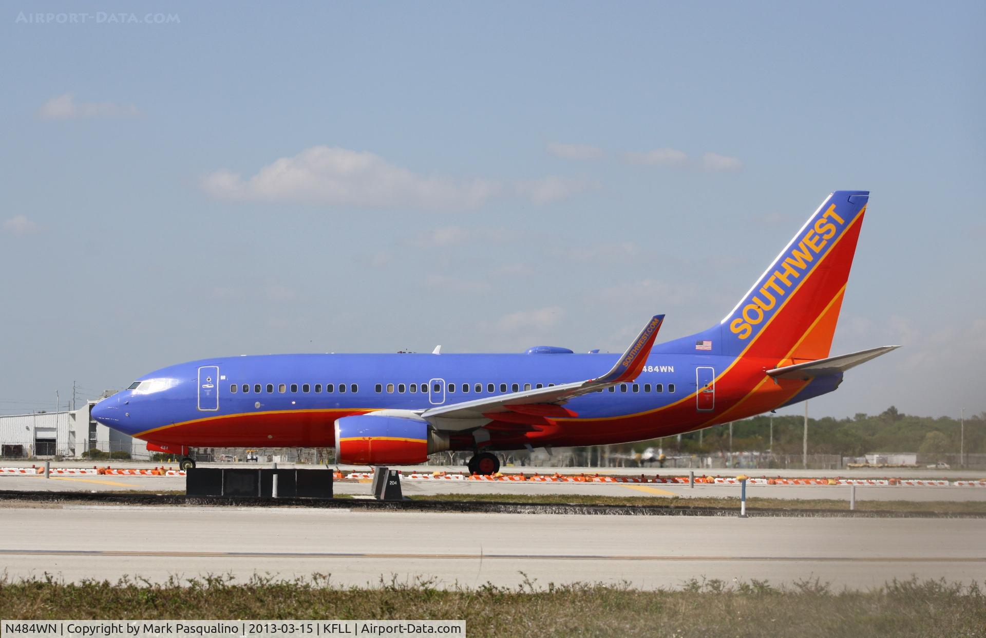 N484WN, 2004 Boeing 737-7H4 C/N 33841, Boeing 737-700
