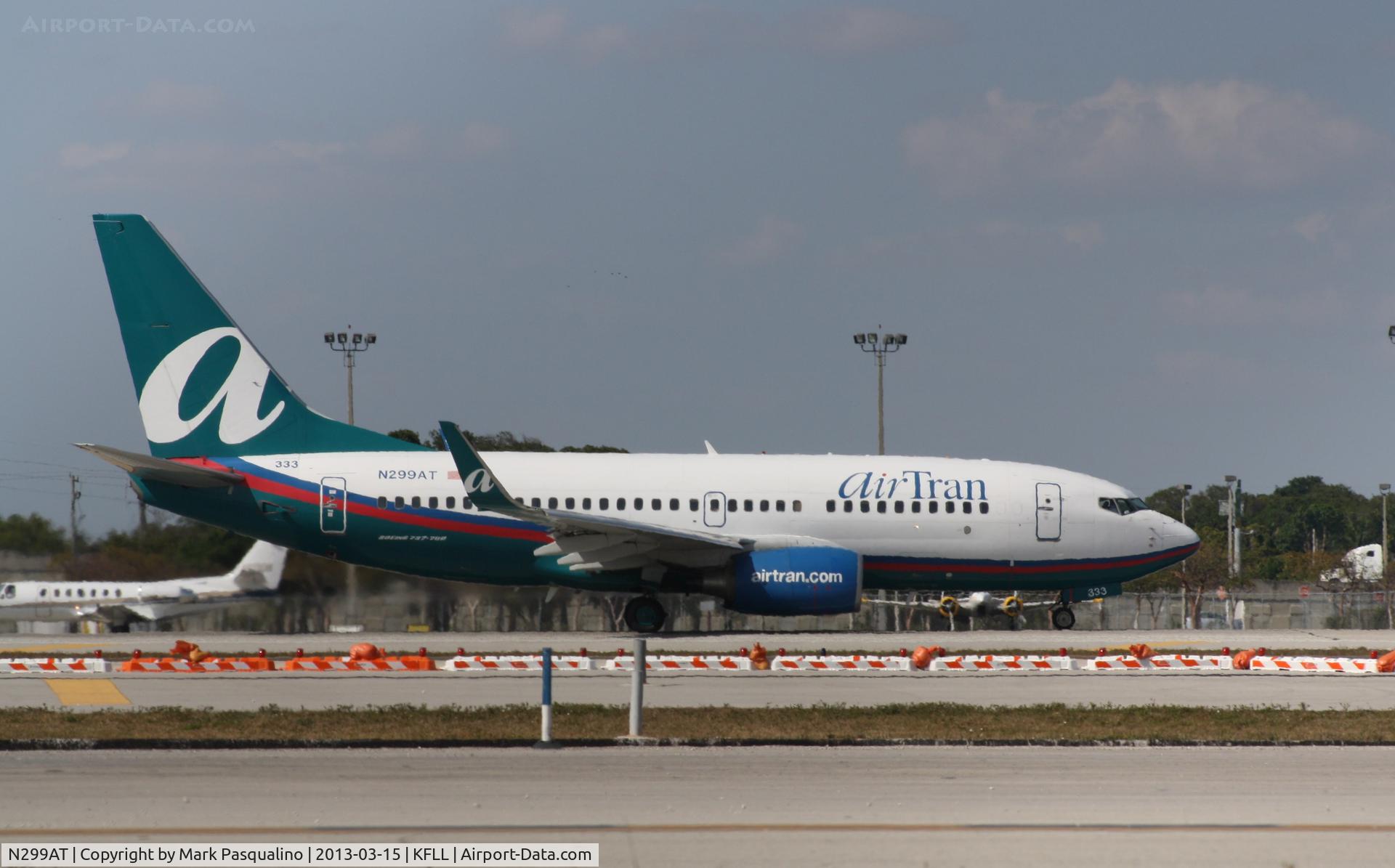 N299AT, 2006 Boeing 737-76N C/N 32678, Boeing 737-700
