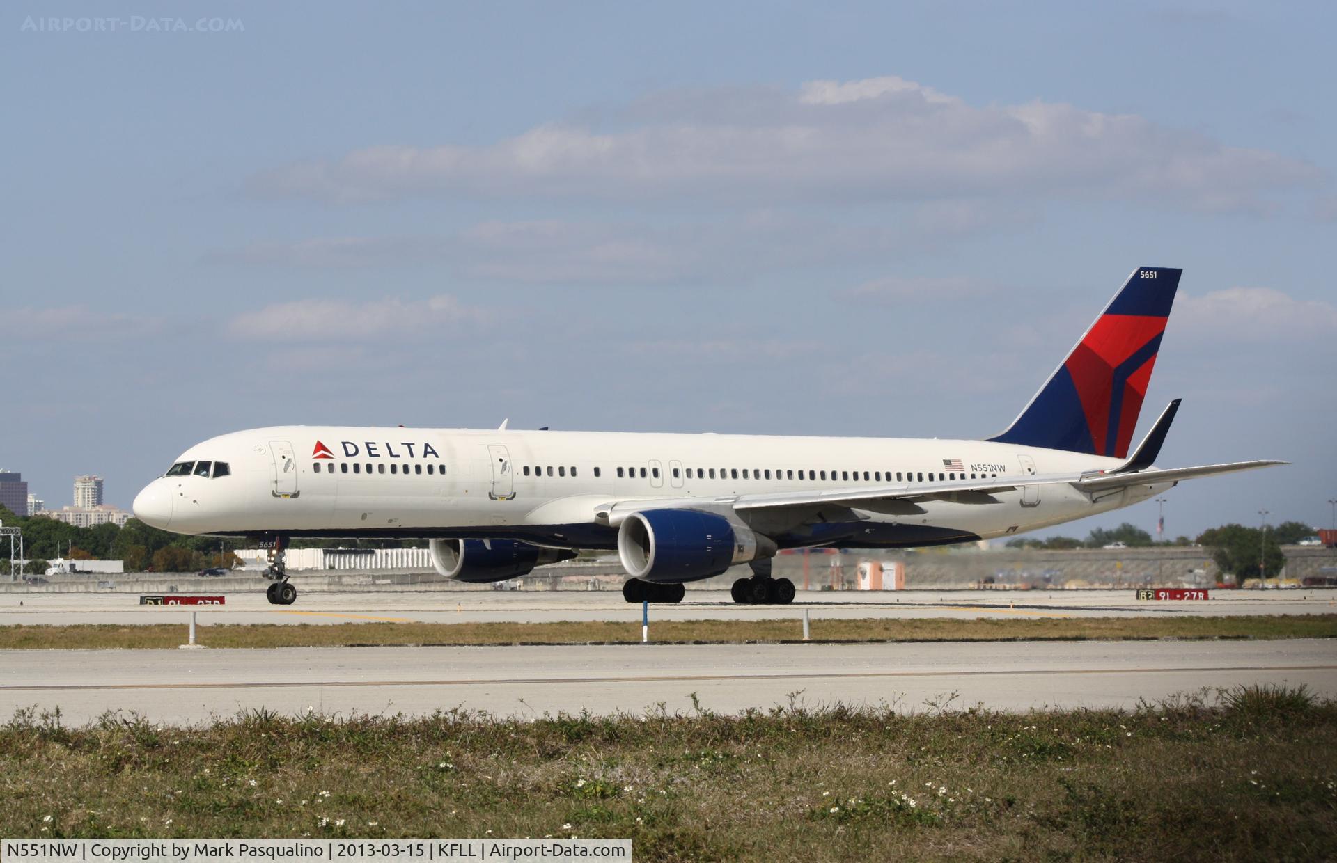 N551NW, 2001 Boeing 757-251 C/N 26498, Boeing 757-200