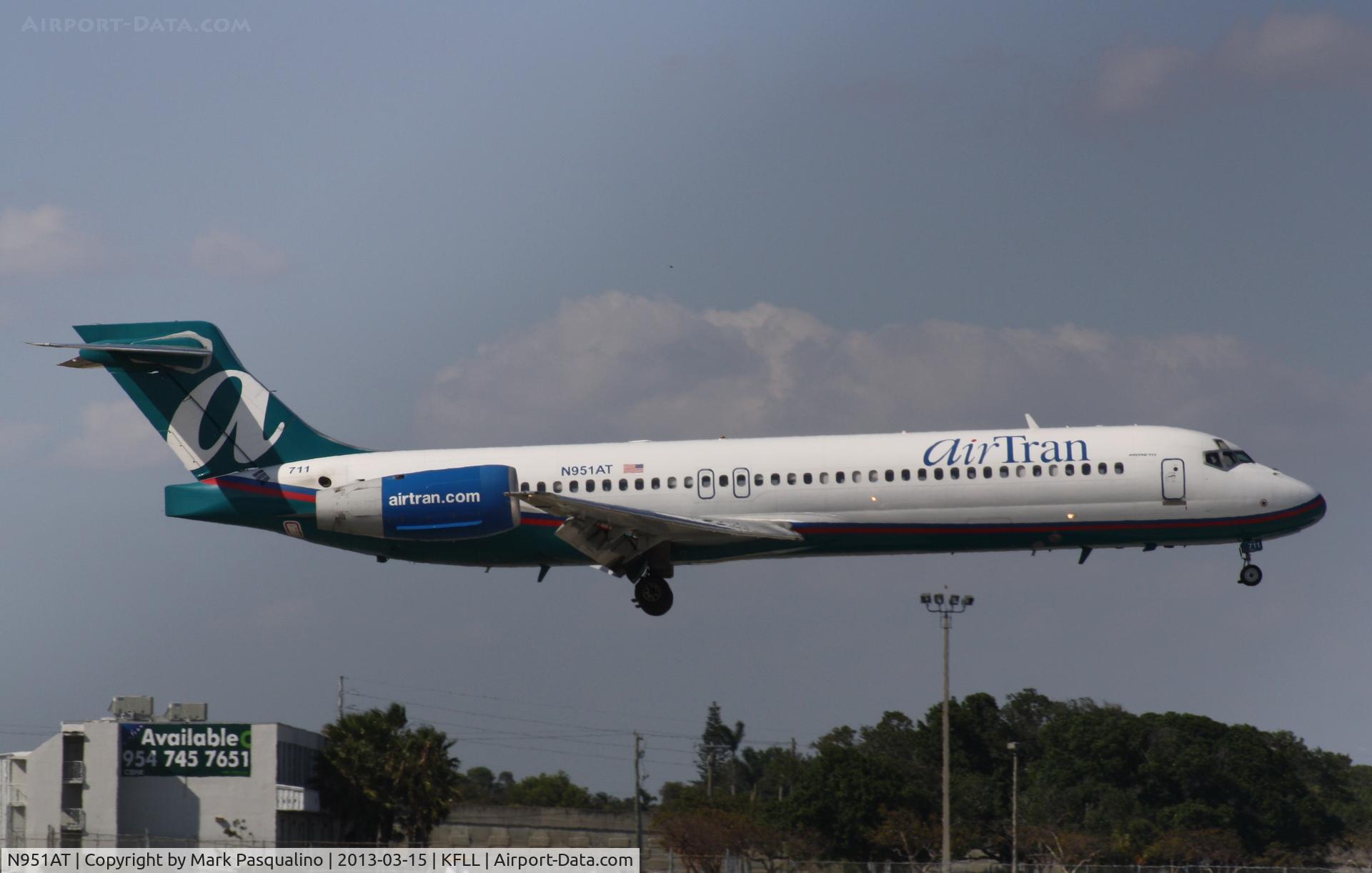 N951AT, 2000 Boeing 717-200 C/N 55013, Boeing 717-200