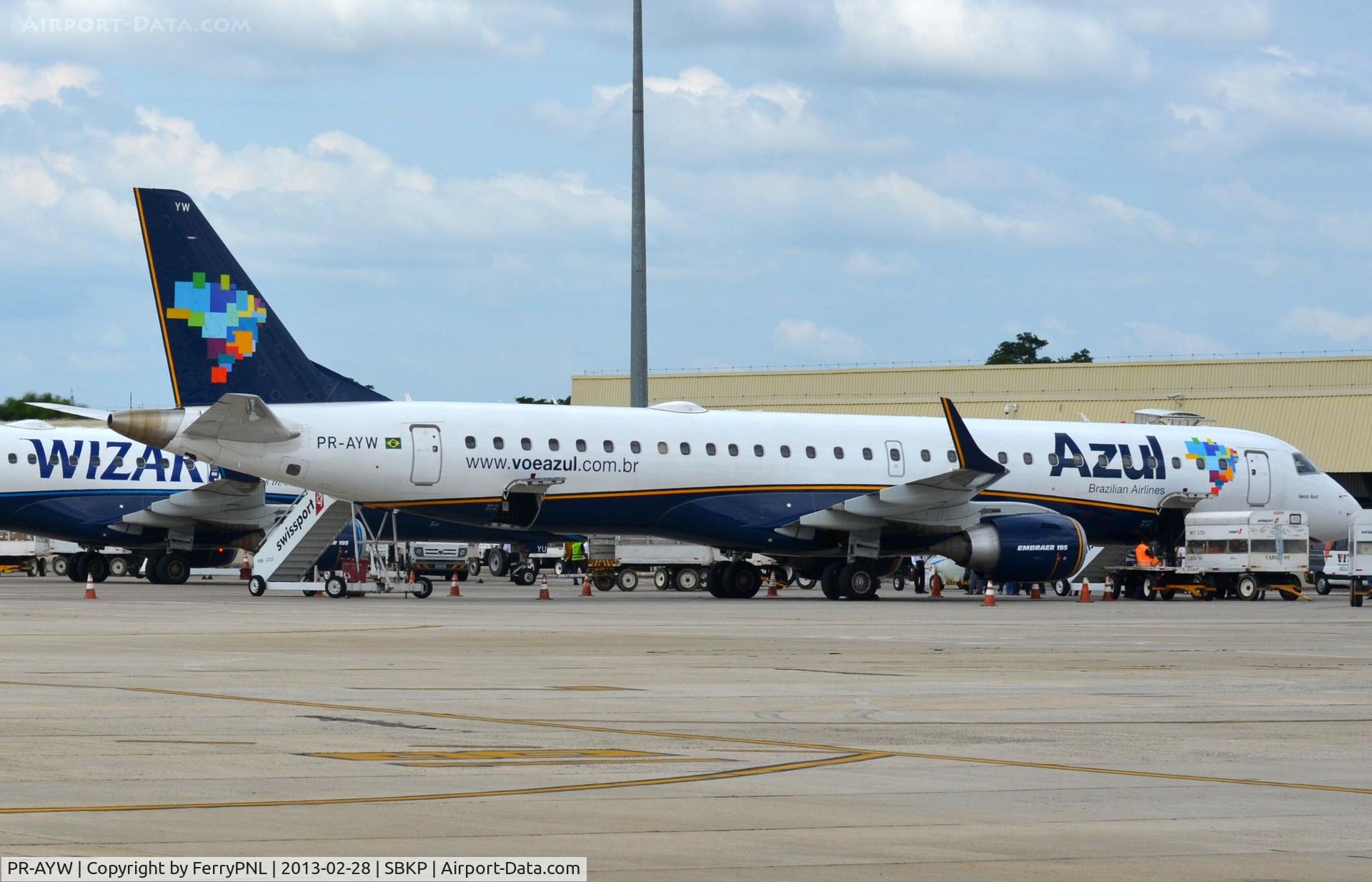 PR-AYW, 2011 Embraer 195AR (ERJ-190-200IGW) C/N 19000458, Azul ERJ195 being prepared for its next flight at VCP