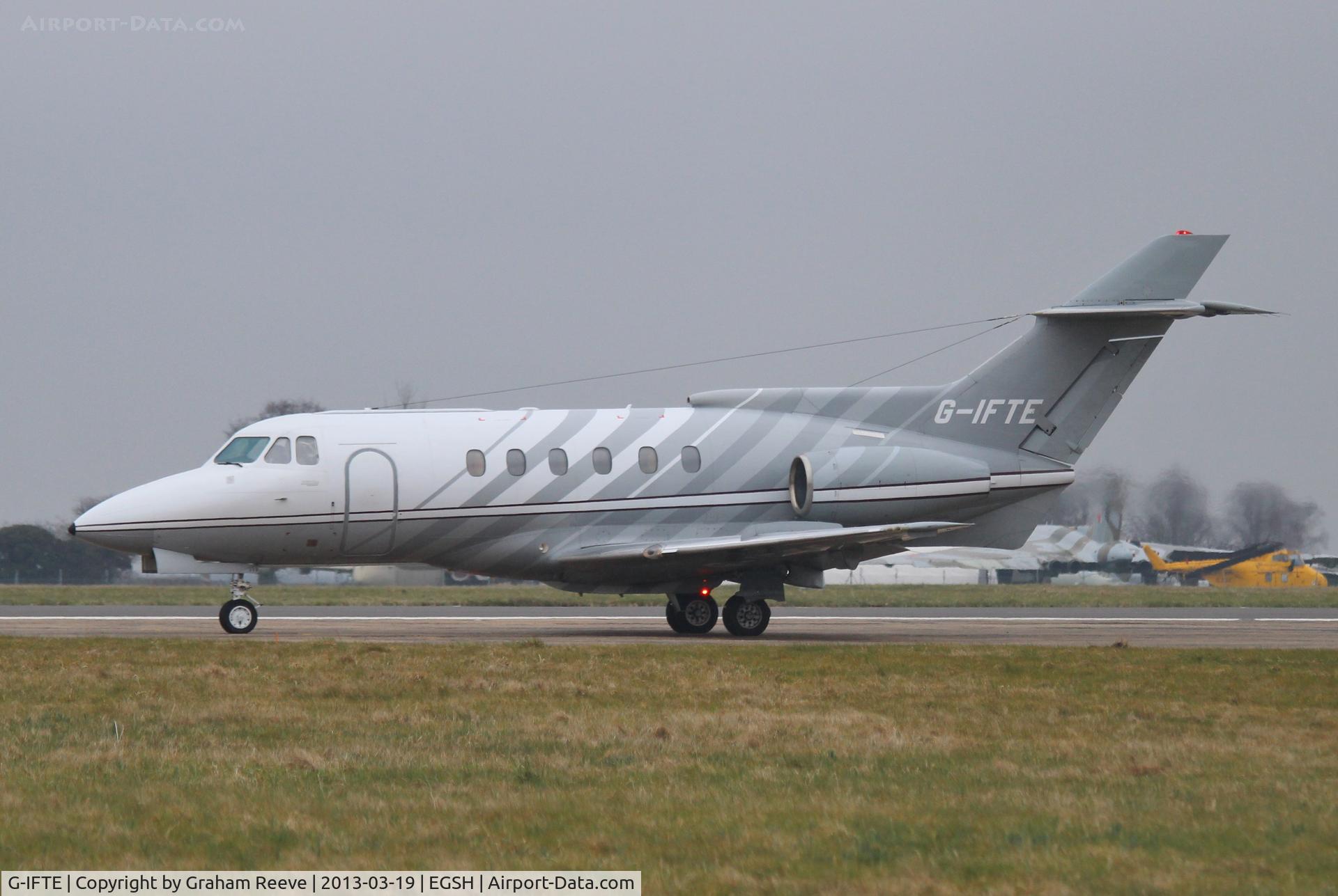 G-IFTE, 1978 British Aerospace HS.125 Series 700B C/N 257037, About to depart on a rainy afternoon on 09.