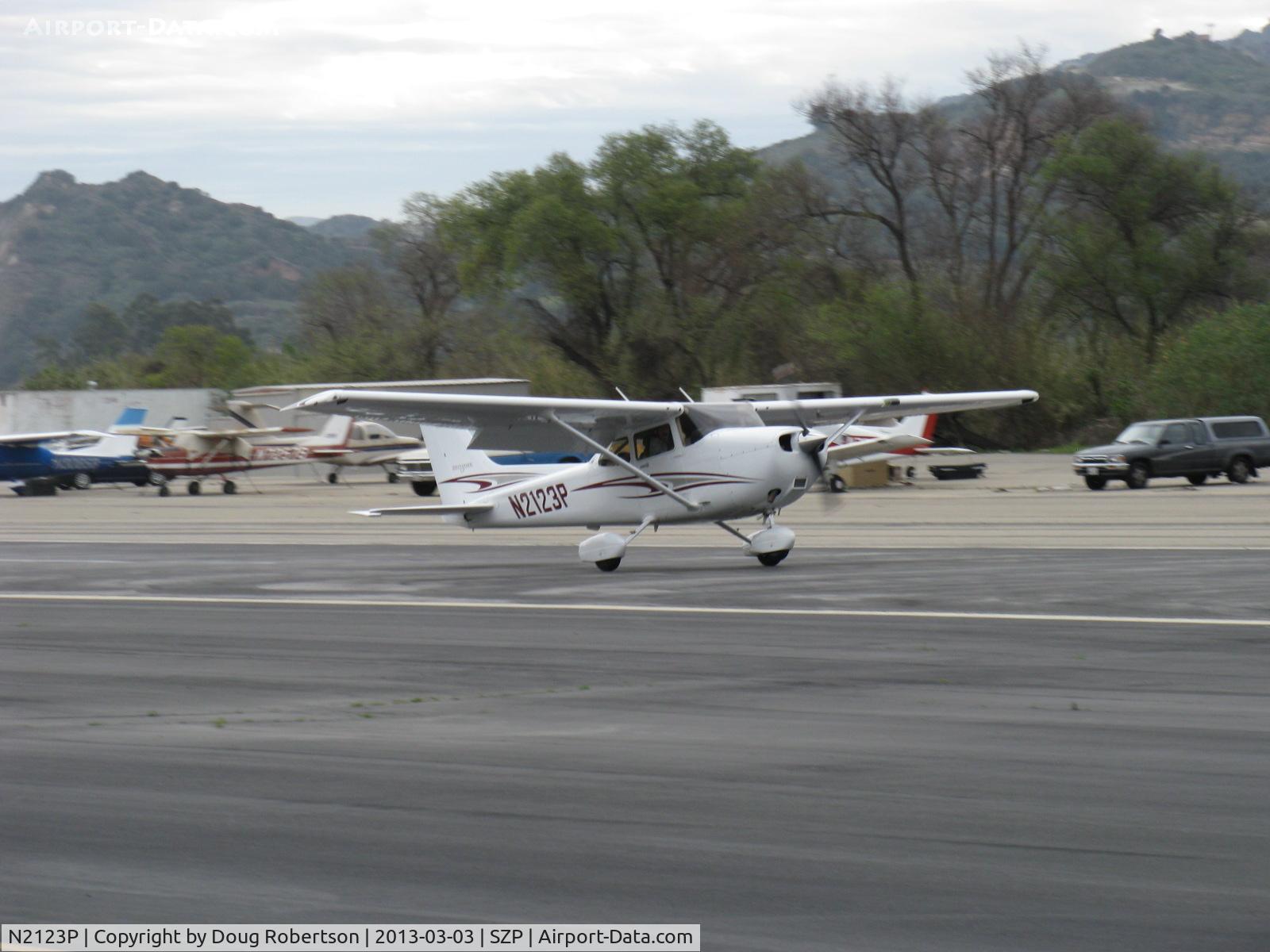 N2123P, 2005 Cessna 172S C/N 172S10000, 2005 Cessna 172S SKYHAWK SP, Lycoming IO-360-L2A 180 Hp, landing roll Rwy 22