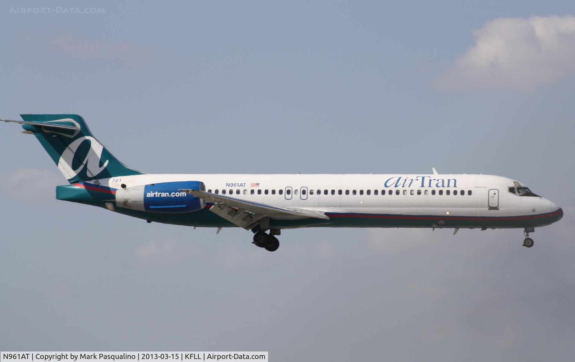 N961AT, 2001 Boeing 717-200 C/N 55023, Boeing 717-200